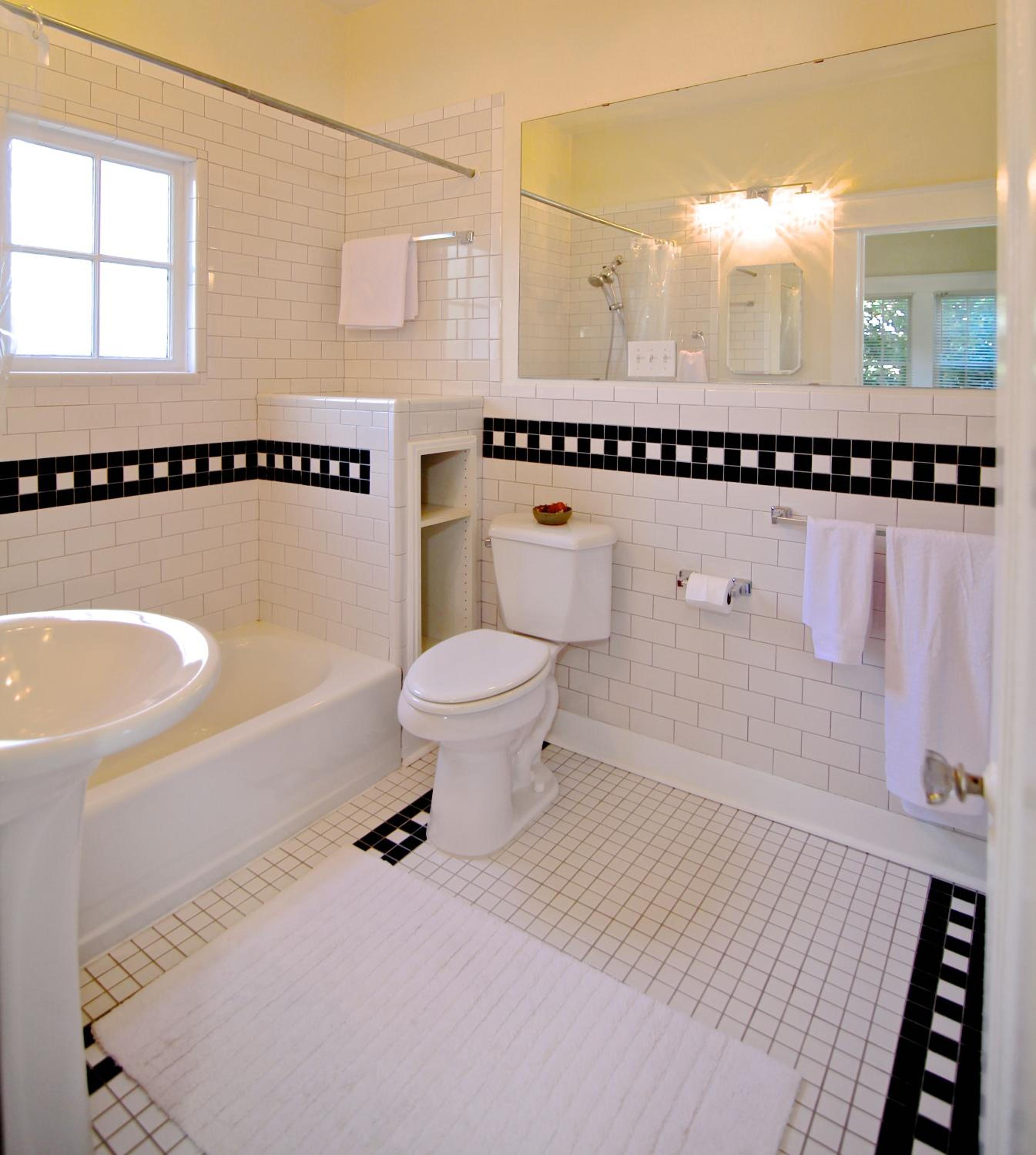 Two-Bedroom Apartment - Photo 3