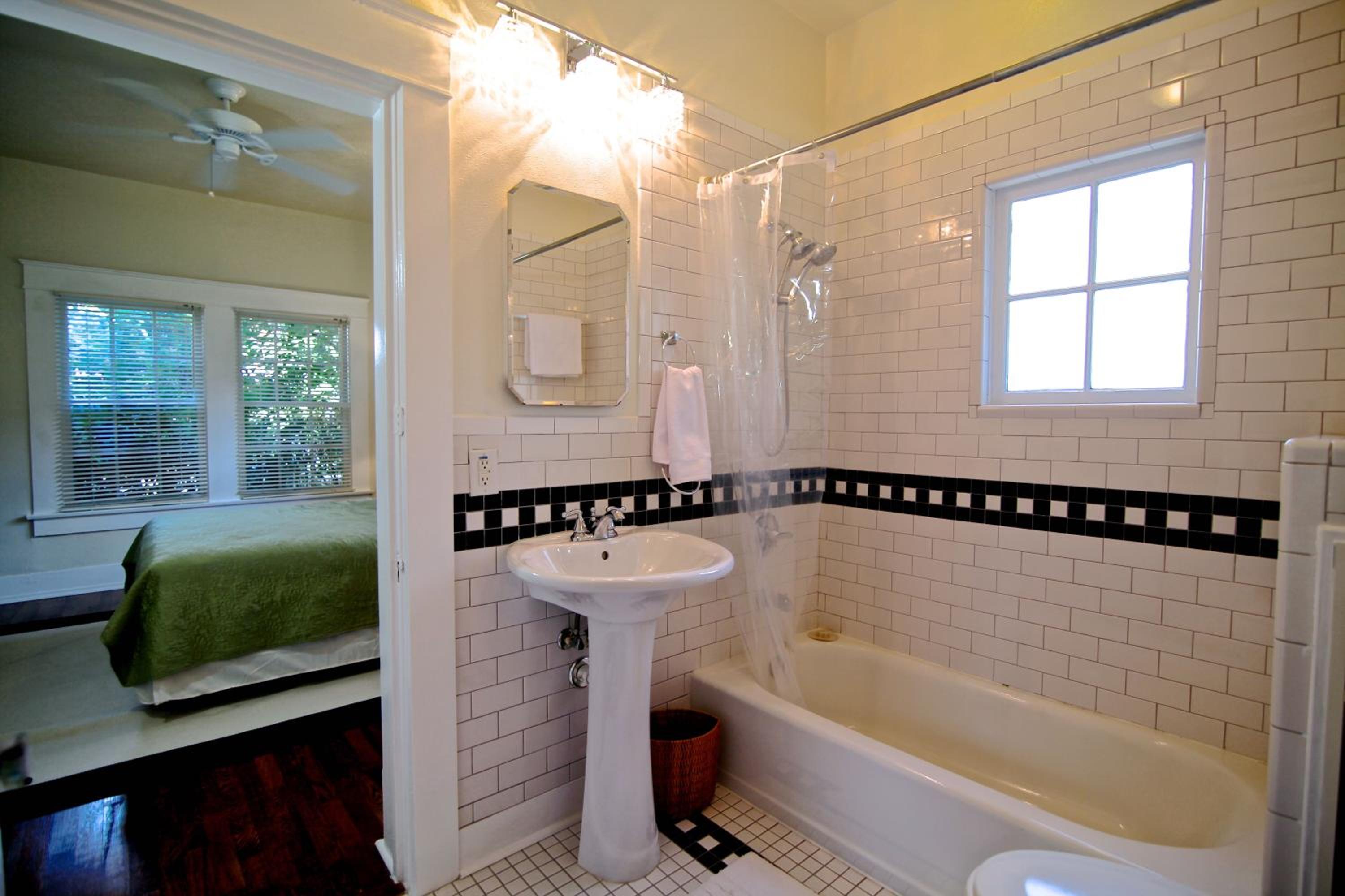 Two-Bedroom Apartment - Photo 5