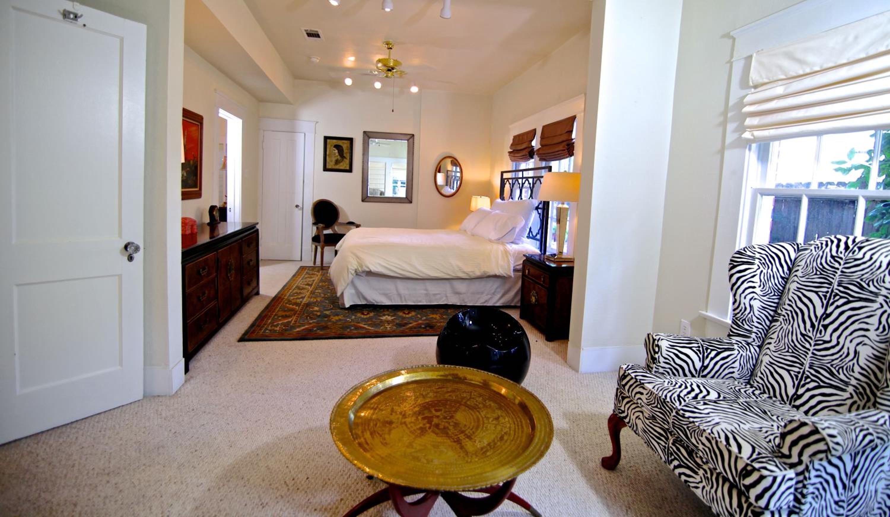 Two-Bedroom Apartment - Photo 10