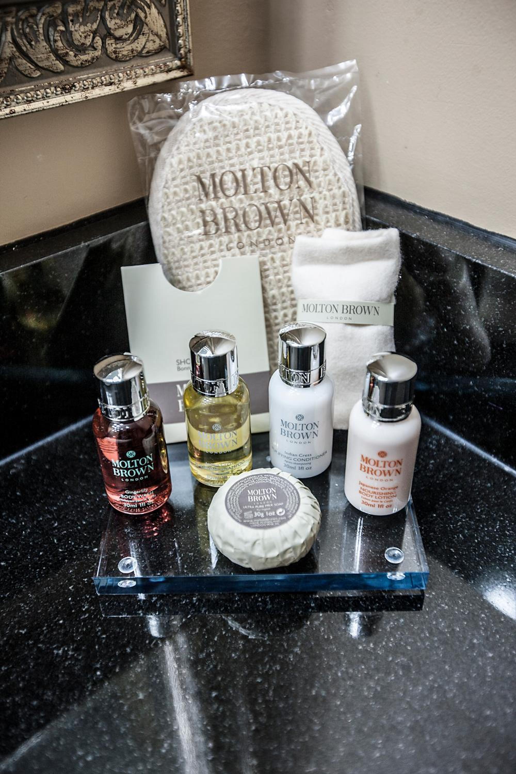 Luxury King Room - Photo 8