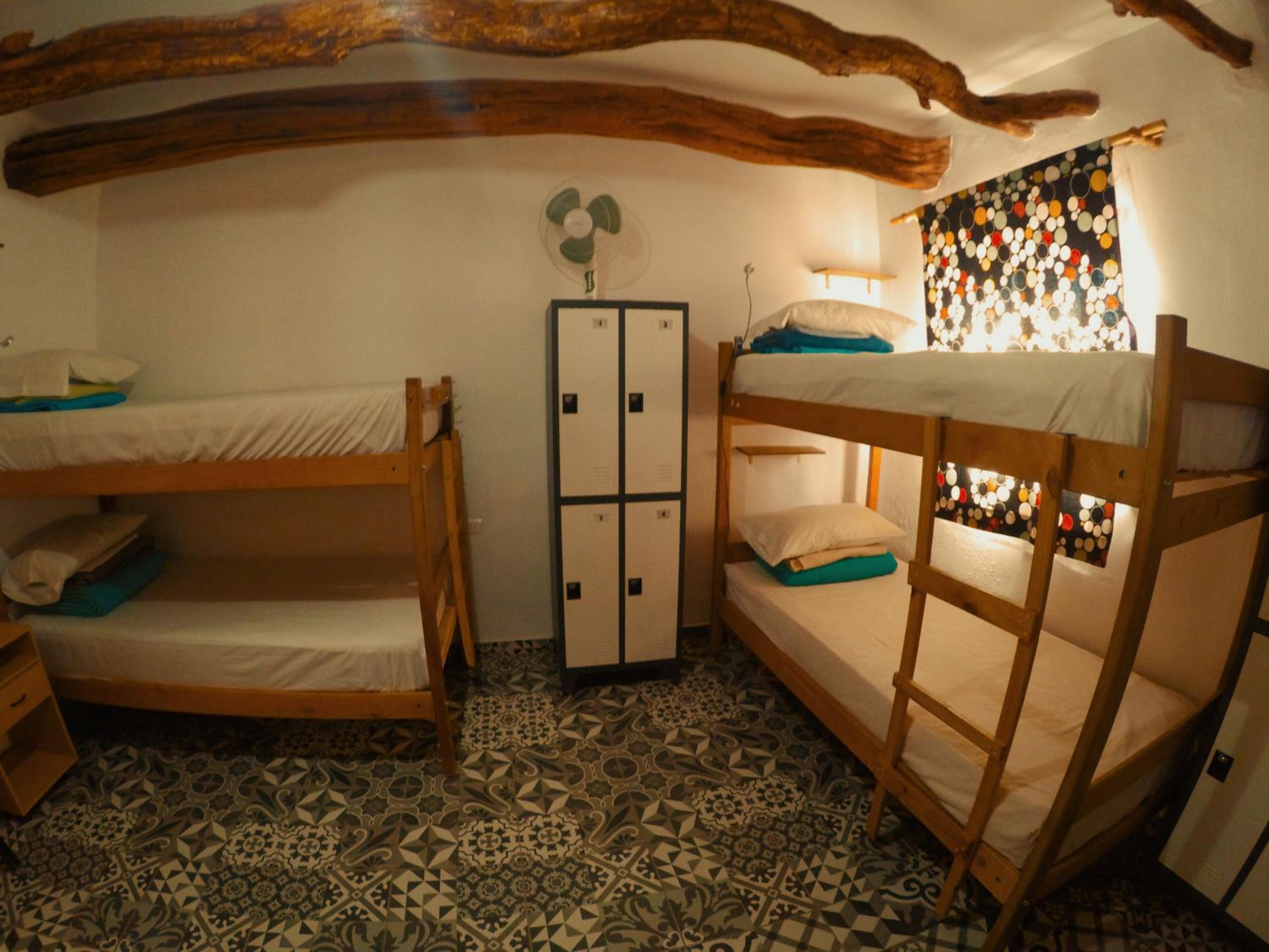 Bed in 8-Bed Mixed Dormitory Room photo 2