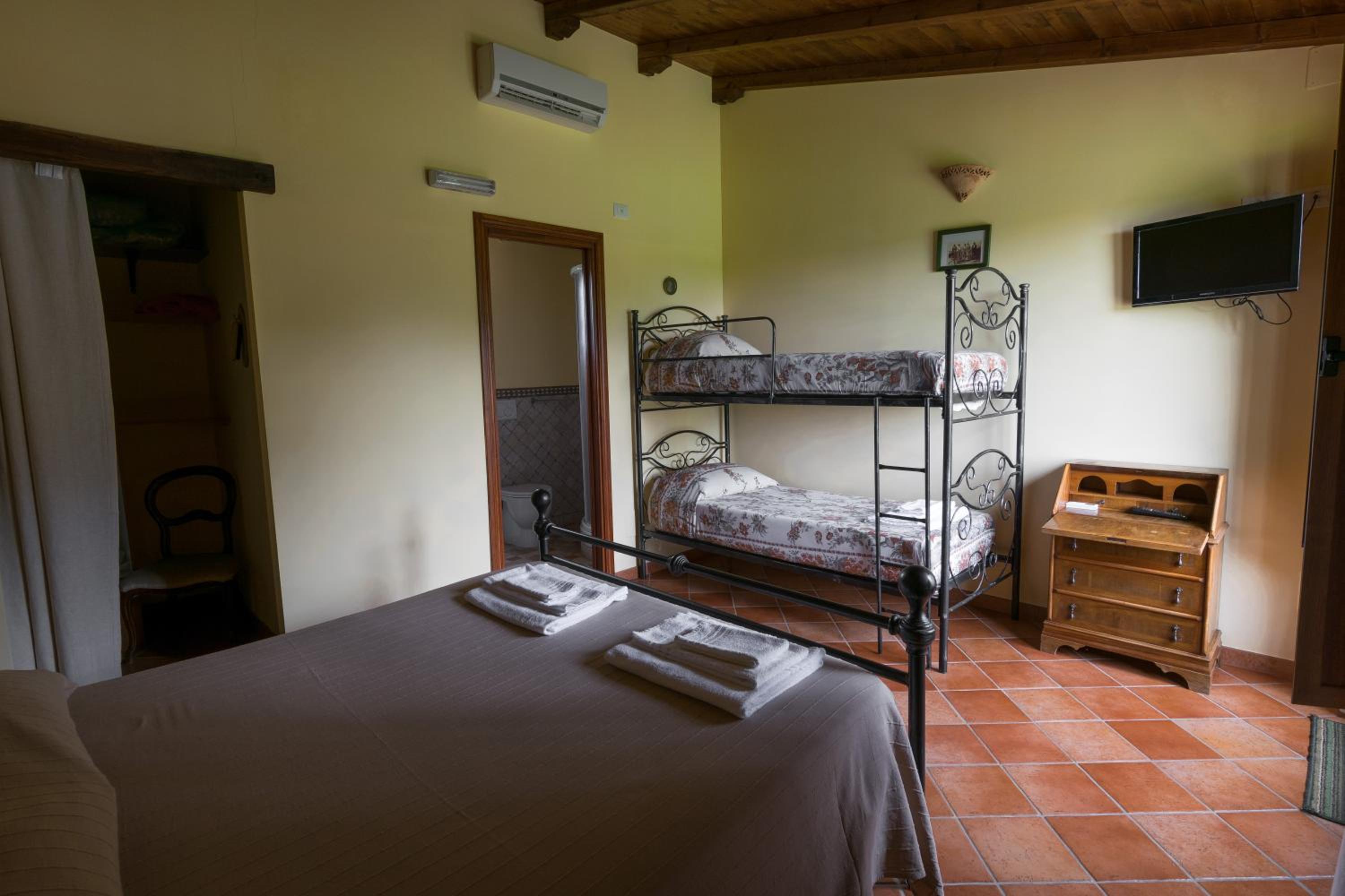 Quadruple Room photo 2