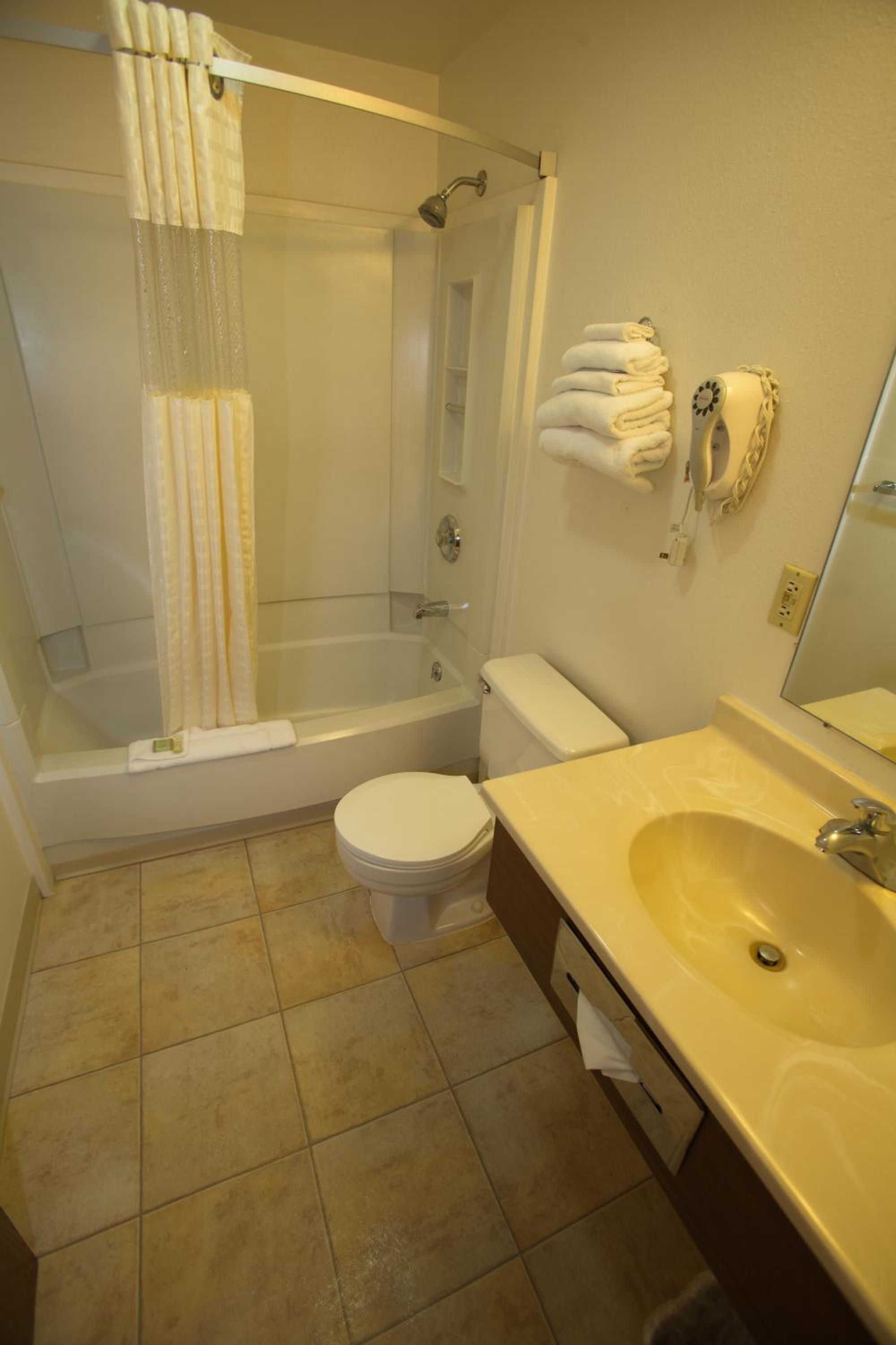 King Room - Mobility Accessible/Non-Smoking photo 3