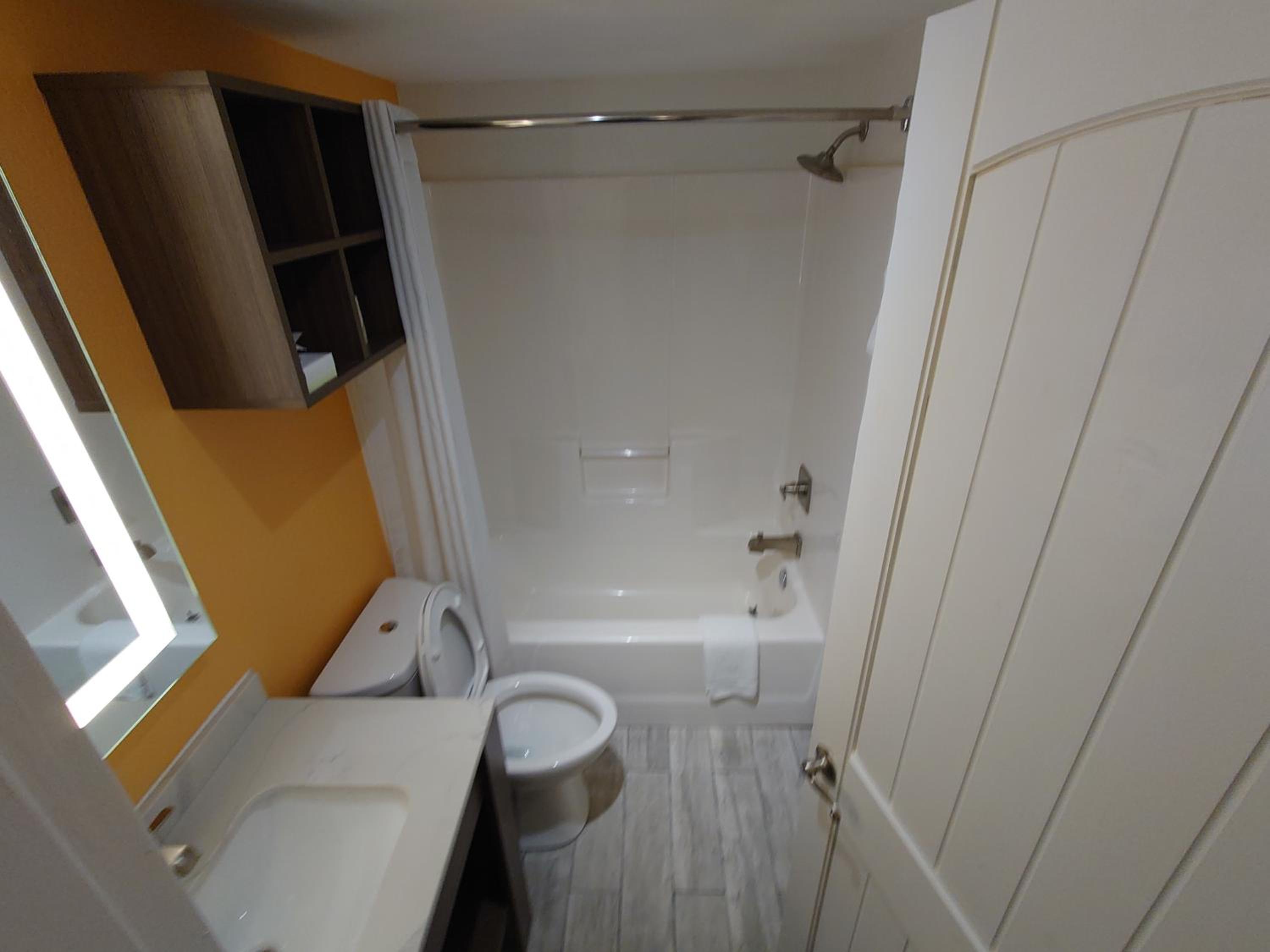 King Renovated Room With Pool View - Photo 4