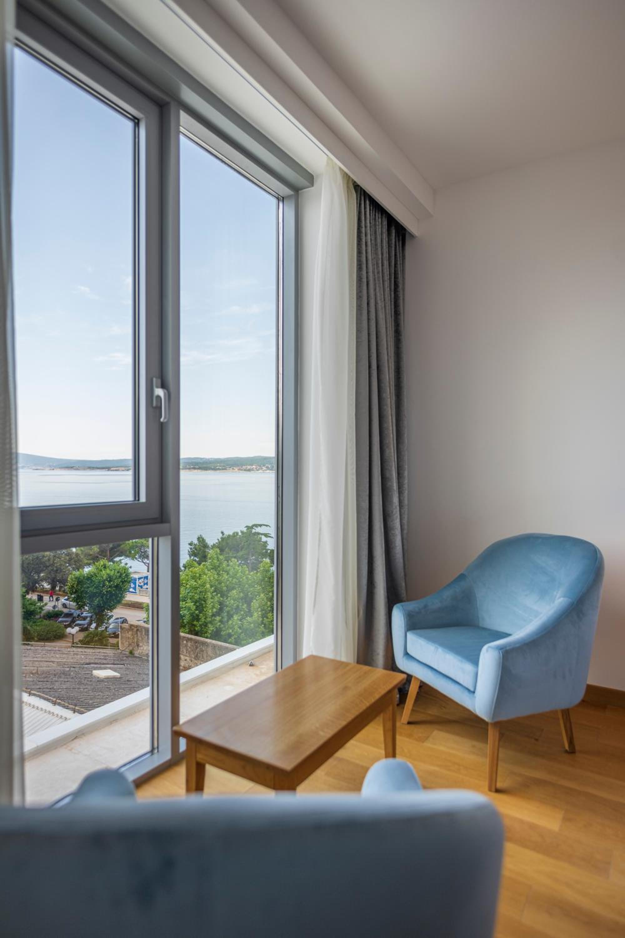 Superior Double or Twin Room with Sea Side - Photo 5
