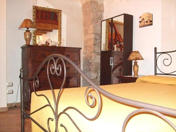 Two-Bedroom Apartment - Split Level photo 2