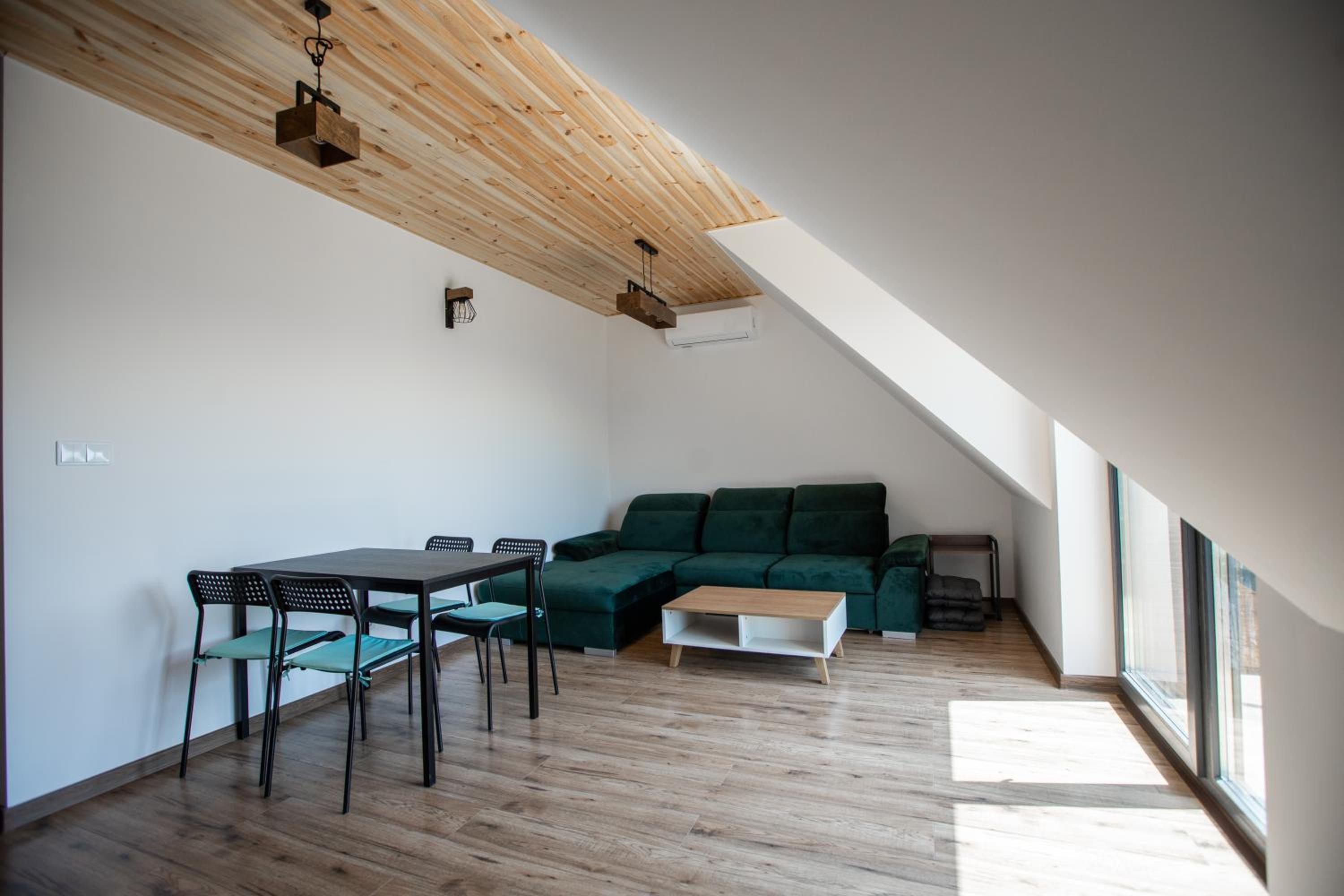 Apartment with Balcony photo 2