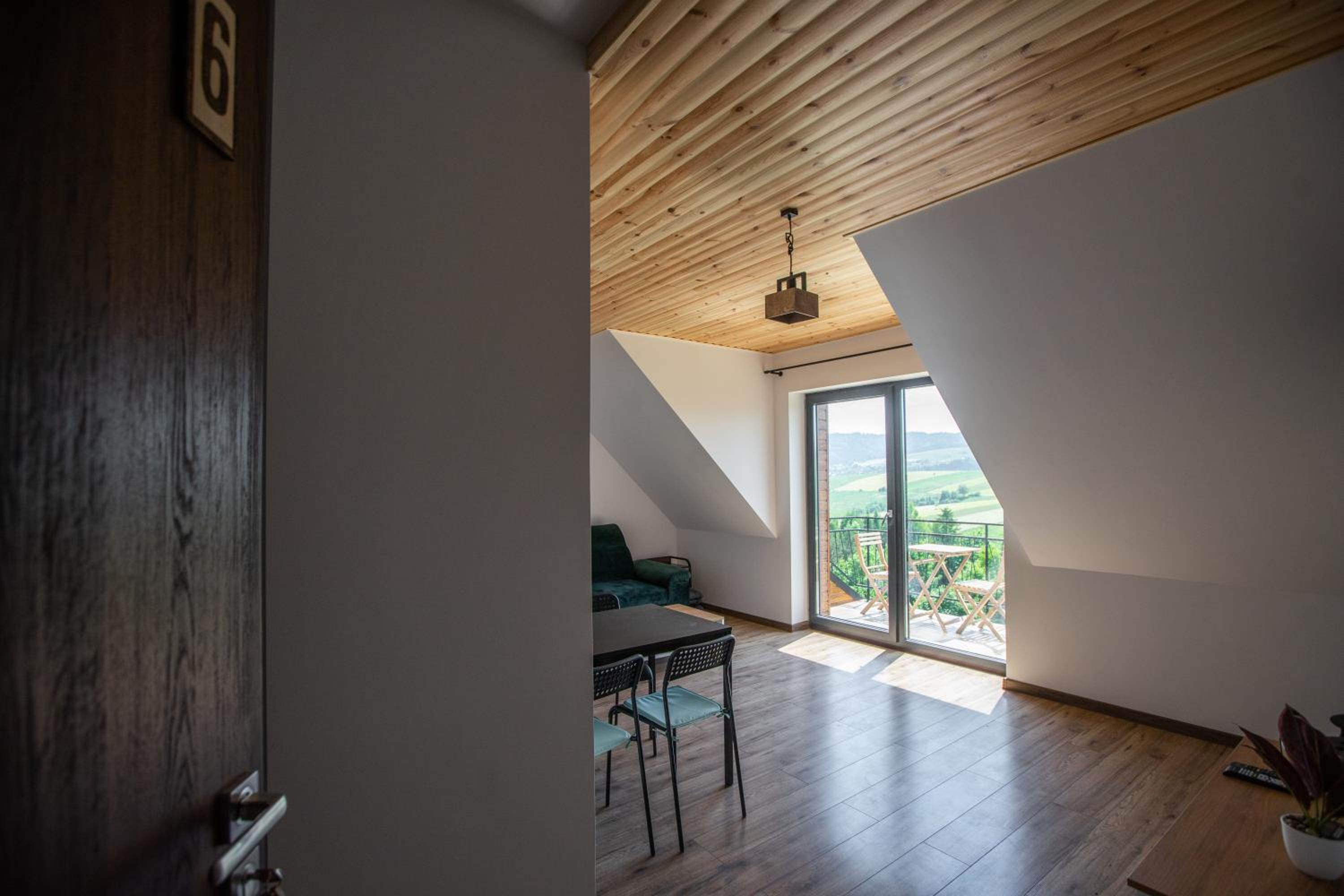 Apartment with Balcony photo 3