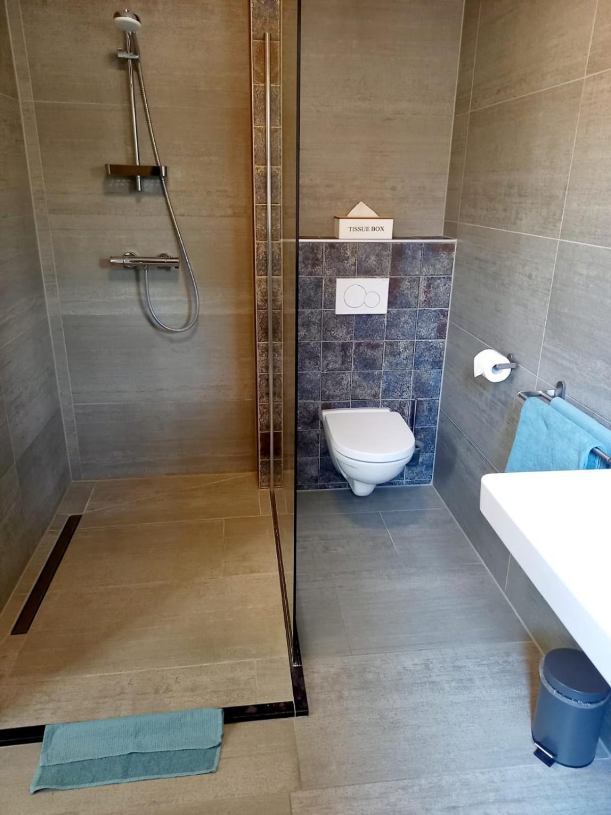 Double Room with Private Bathroom - Photo 2