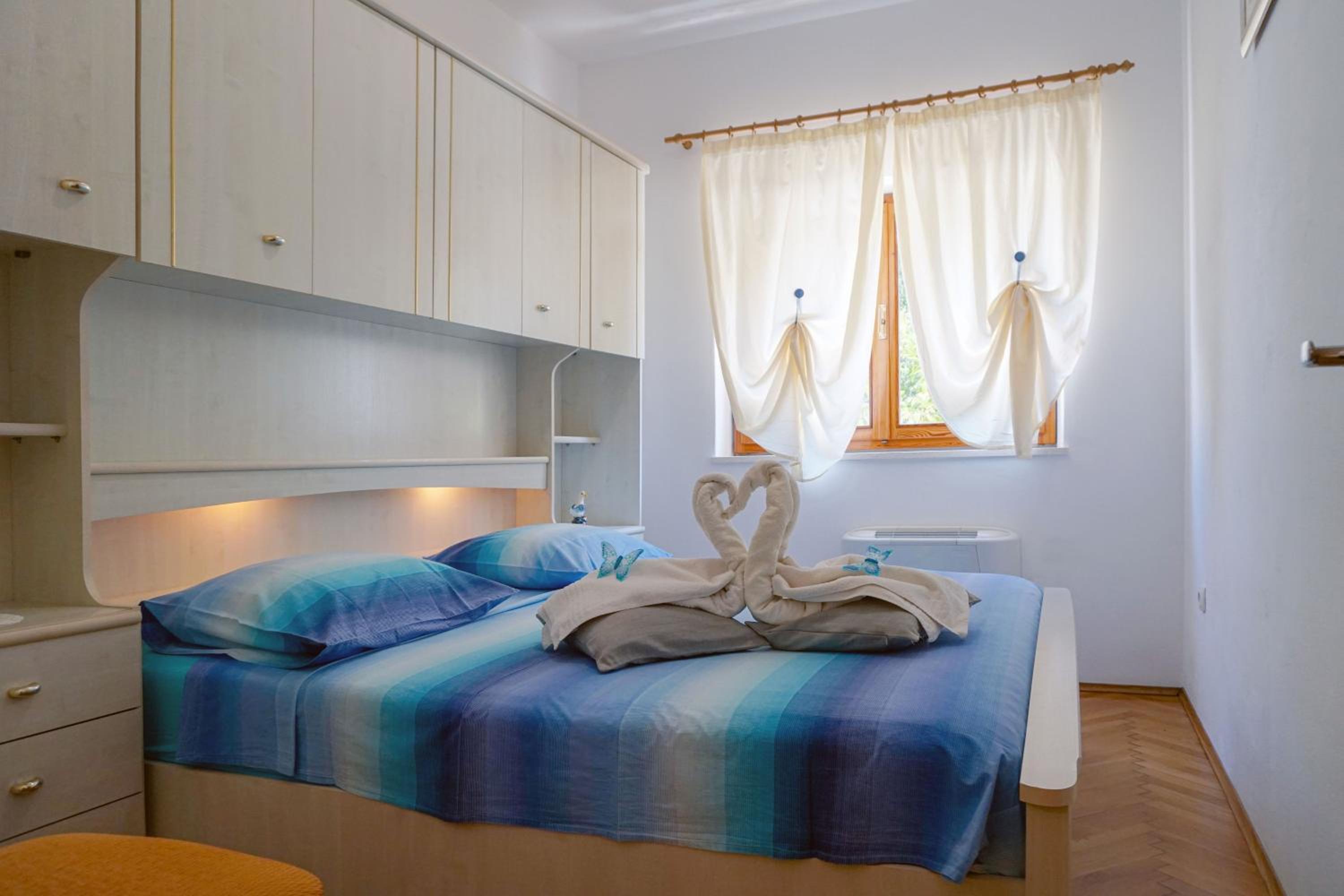 Apartamento de Dois Quartos com Terraço e Vista para o Mar