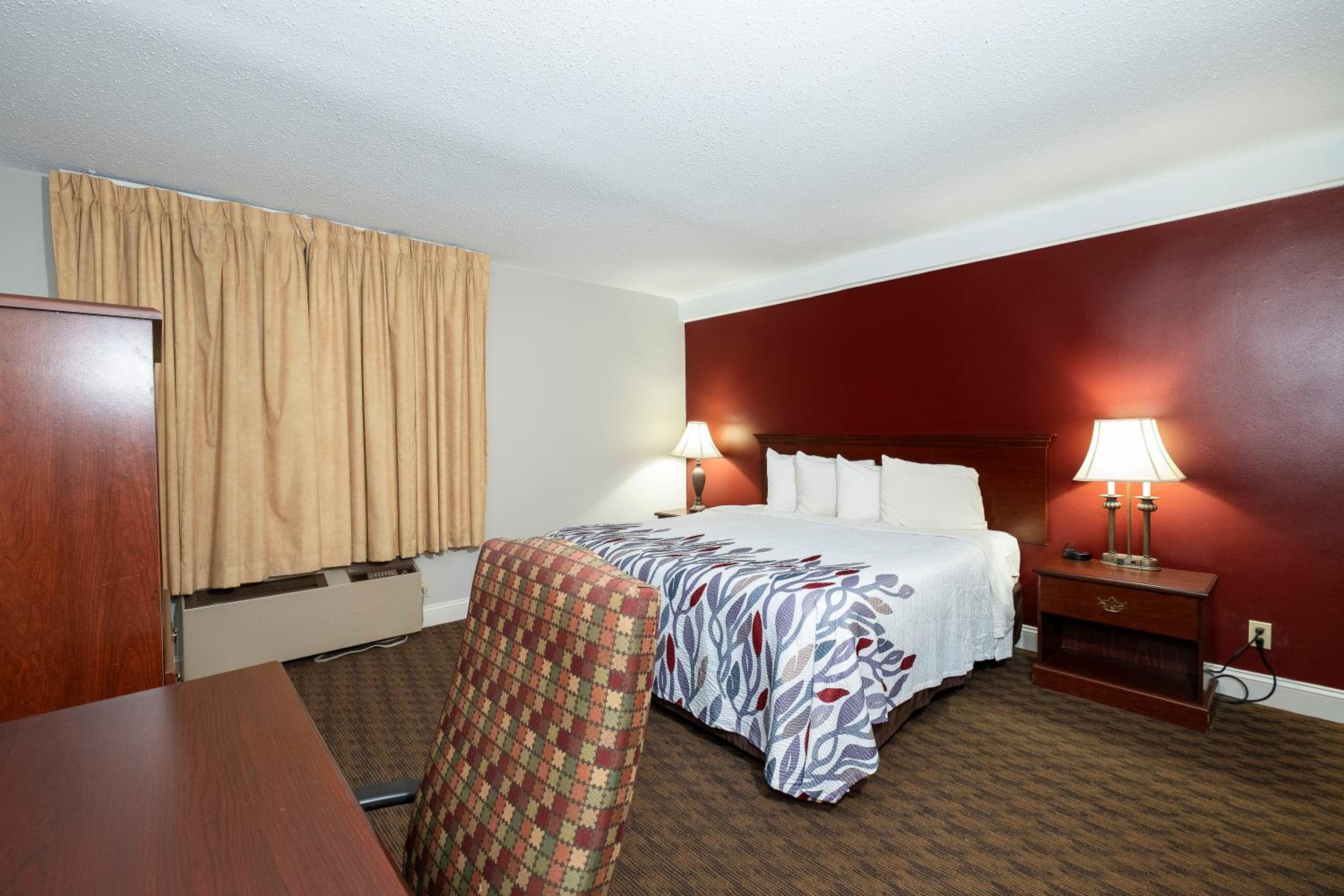 Suite Queen Room Disability Access Roll-In Shower Non-Smoking