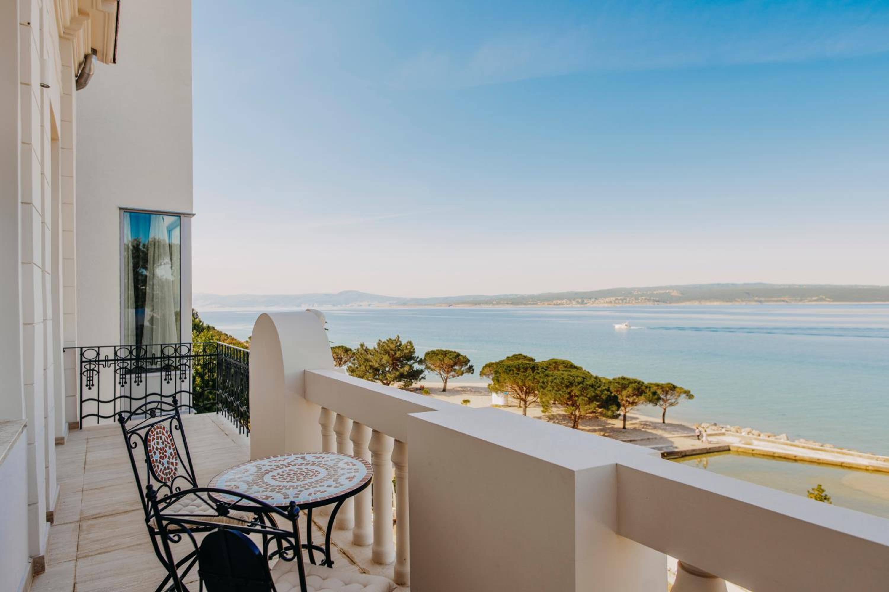 Deluxe Double Room with Balcony and Sea View - Photo 3