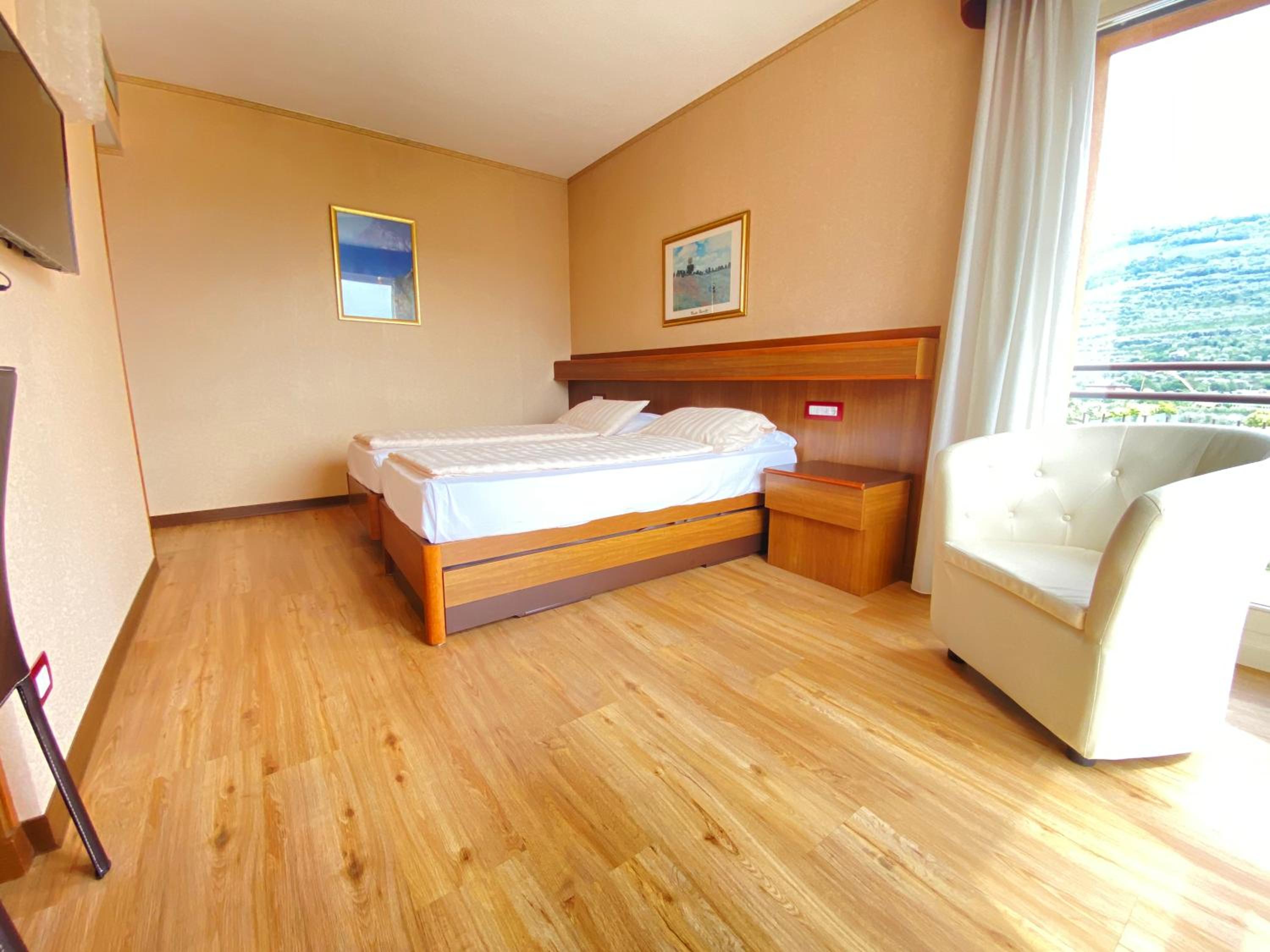 Standard Double or Twin Room - Photo 4