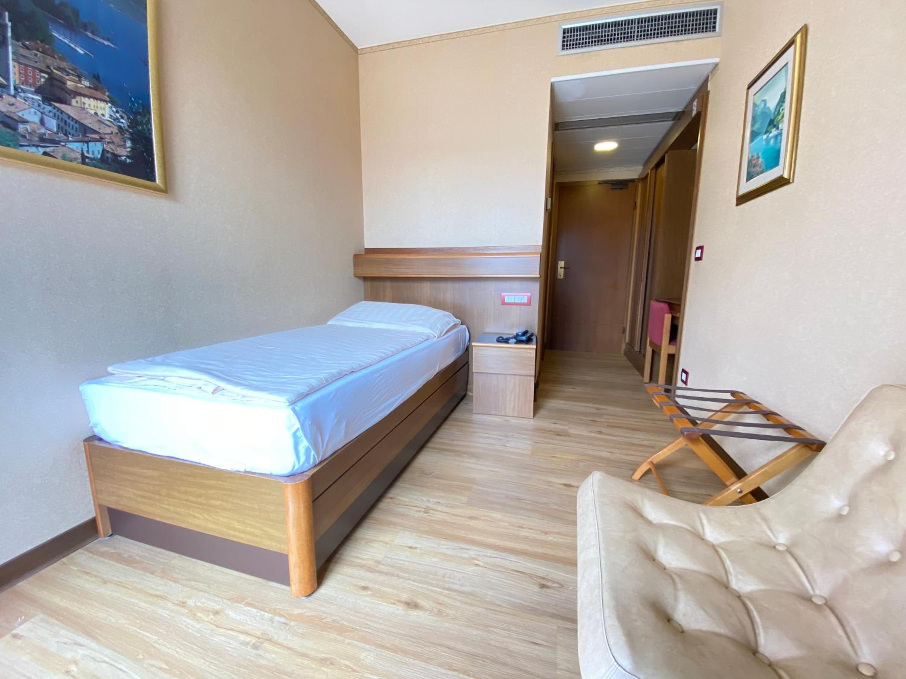 Single Room photo 2