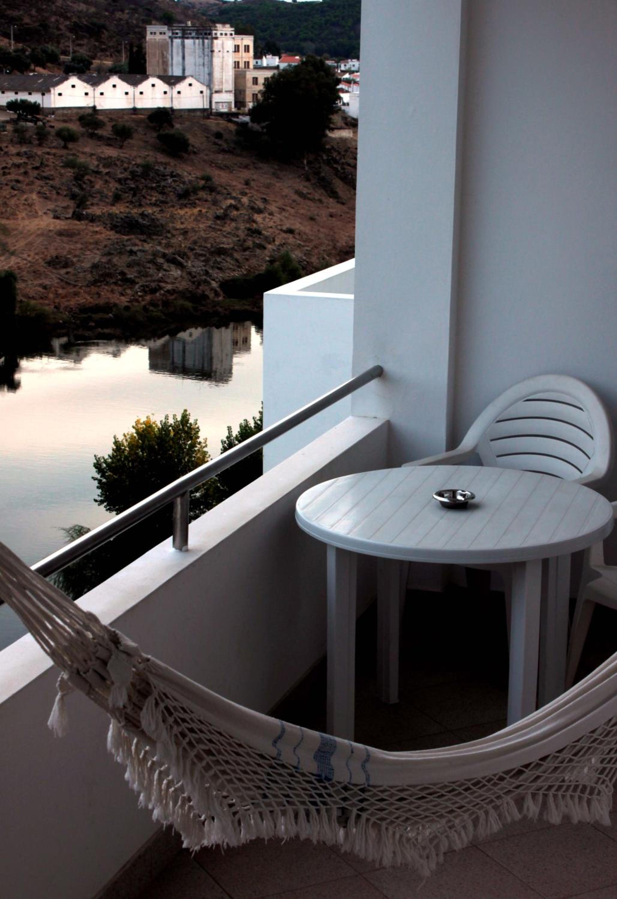 King Room with Balcony - Photo 9