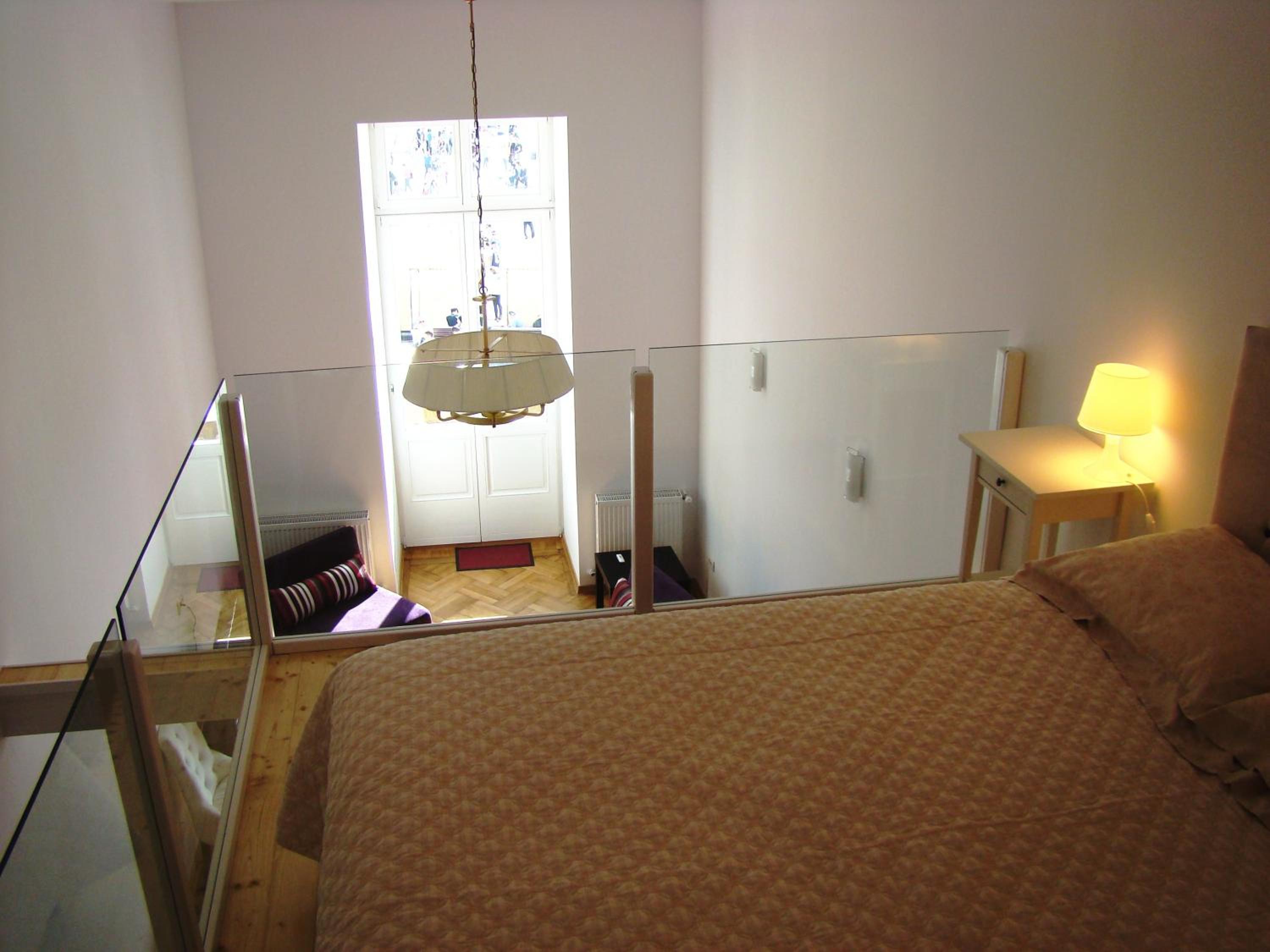 Loft-type Studio with Balcony - Photo 8