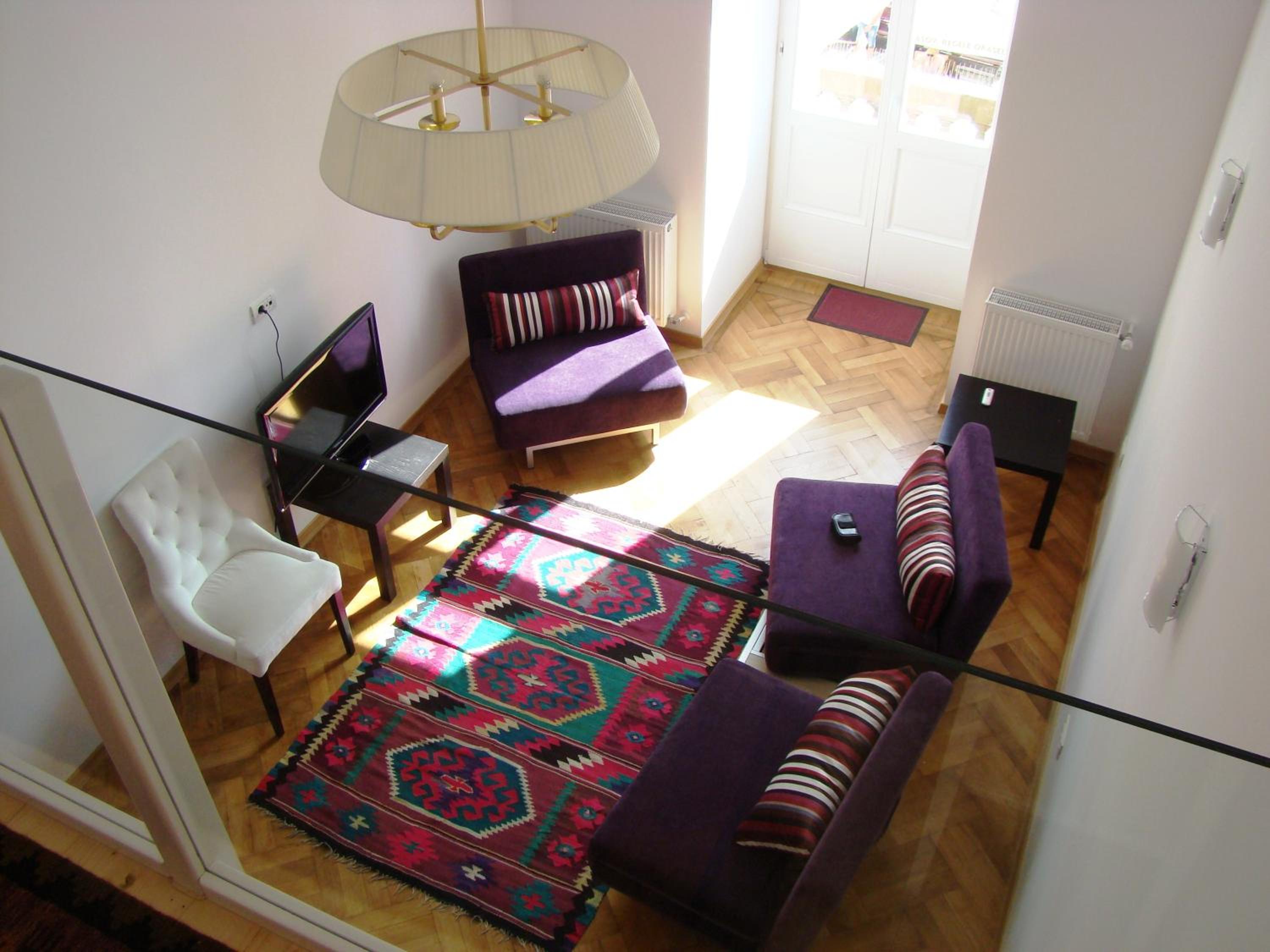 Loft-type Studio with Balcony - Photo 6