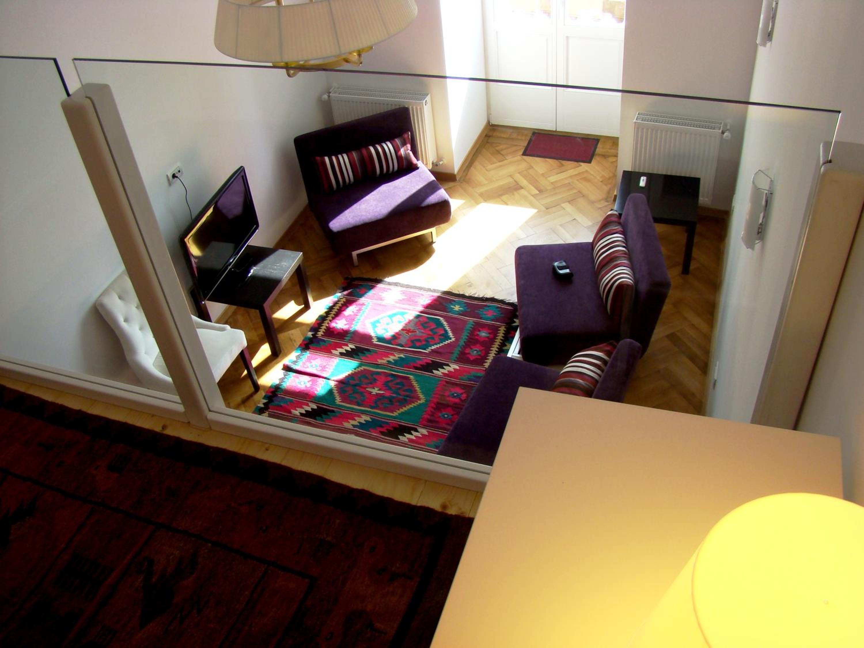 Loft-type Studio with Balcony - Photo 9