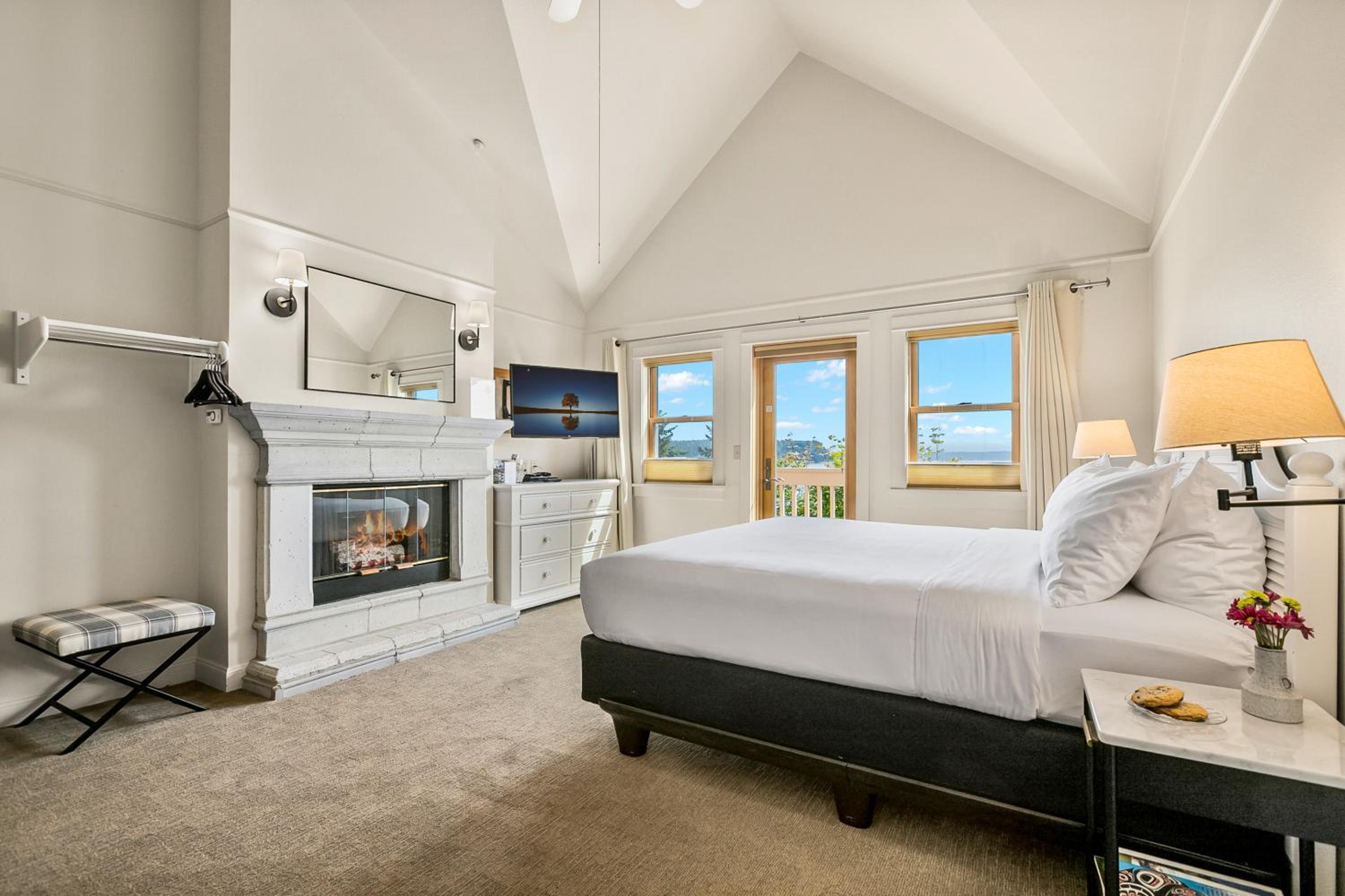 Deluxe King Room photo 1