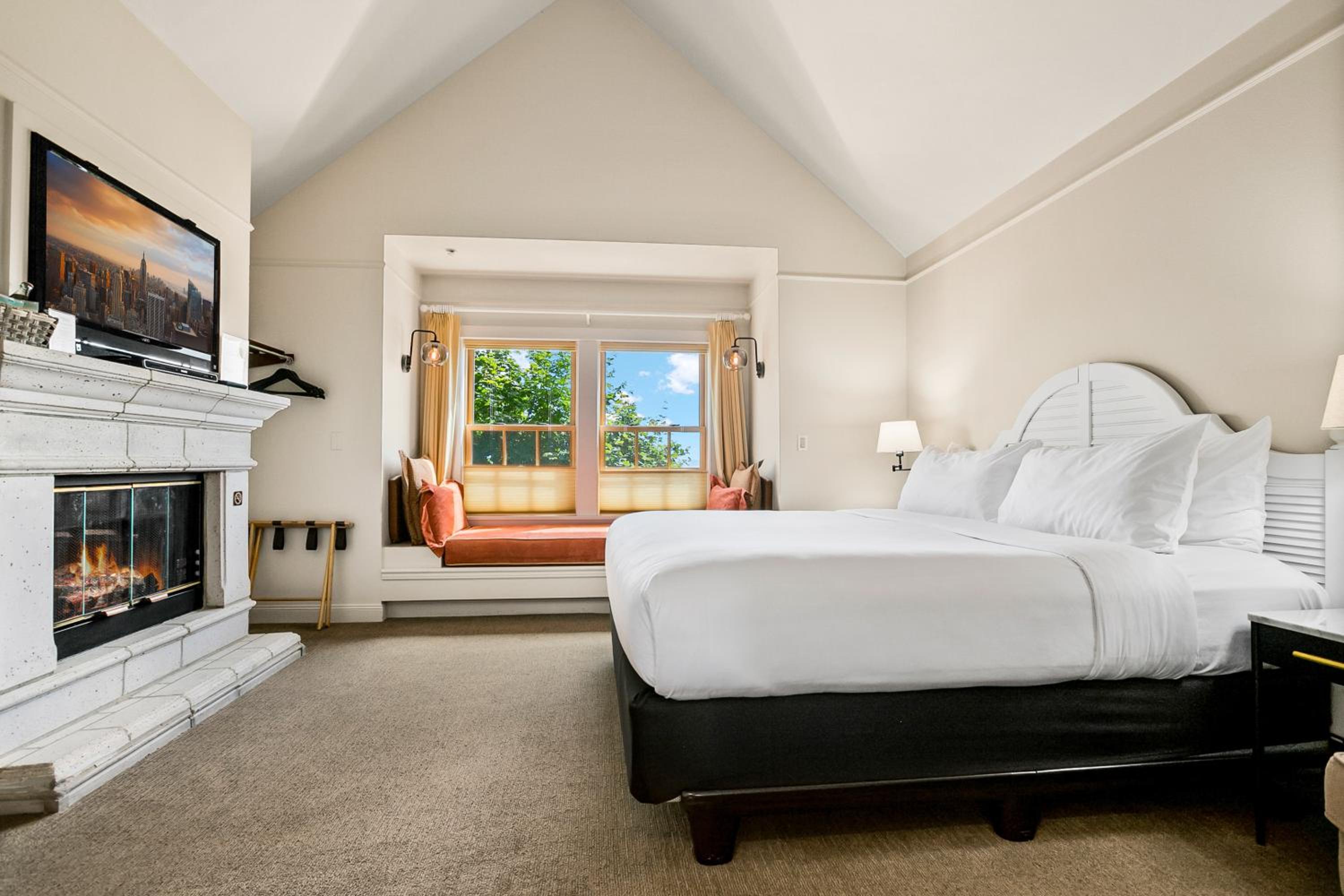 Deluxe King Room photo 2