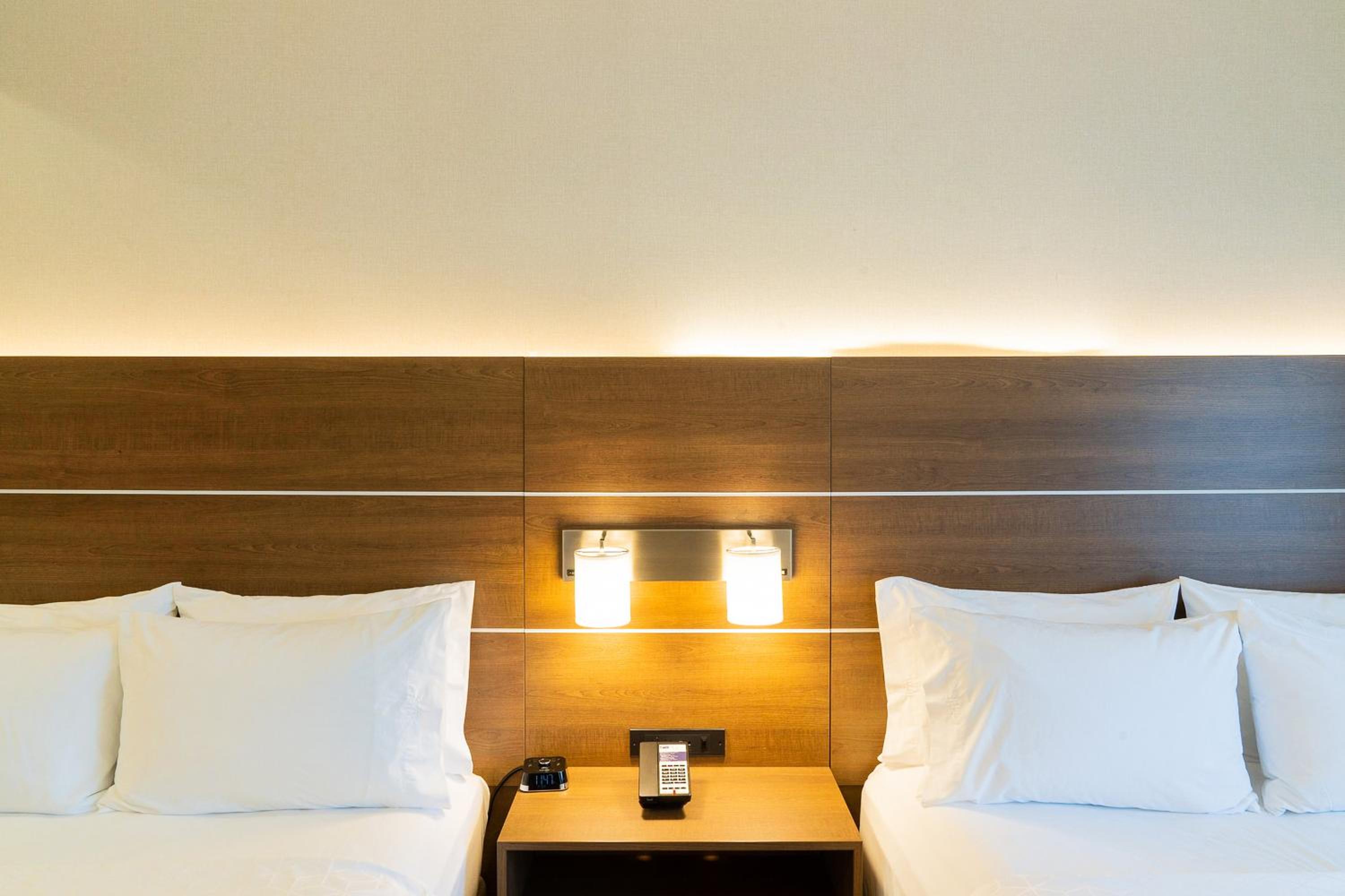 Suite with Two Queen Beds - Photo 11