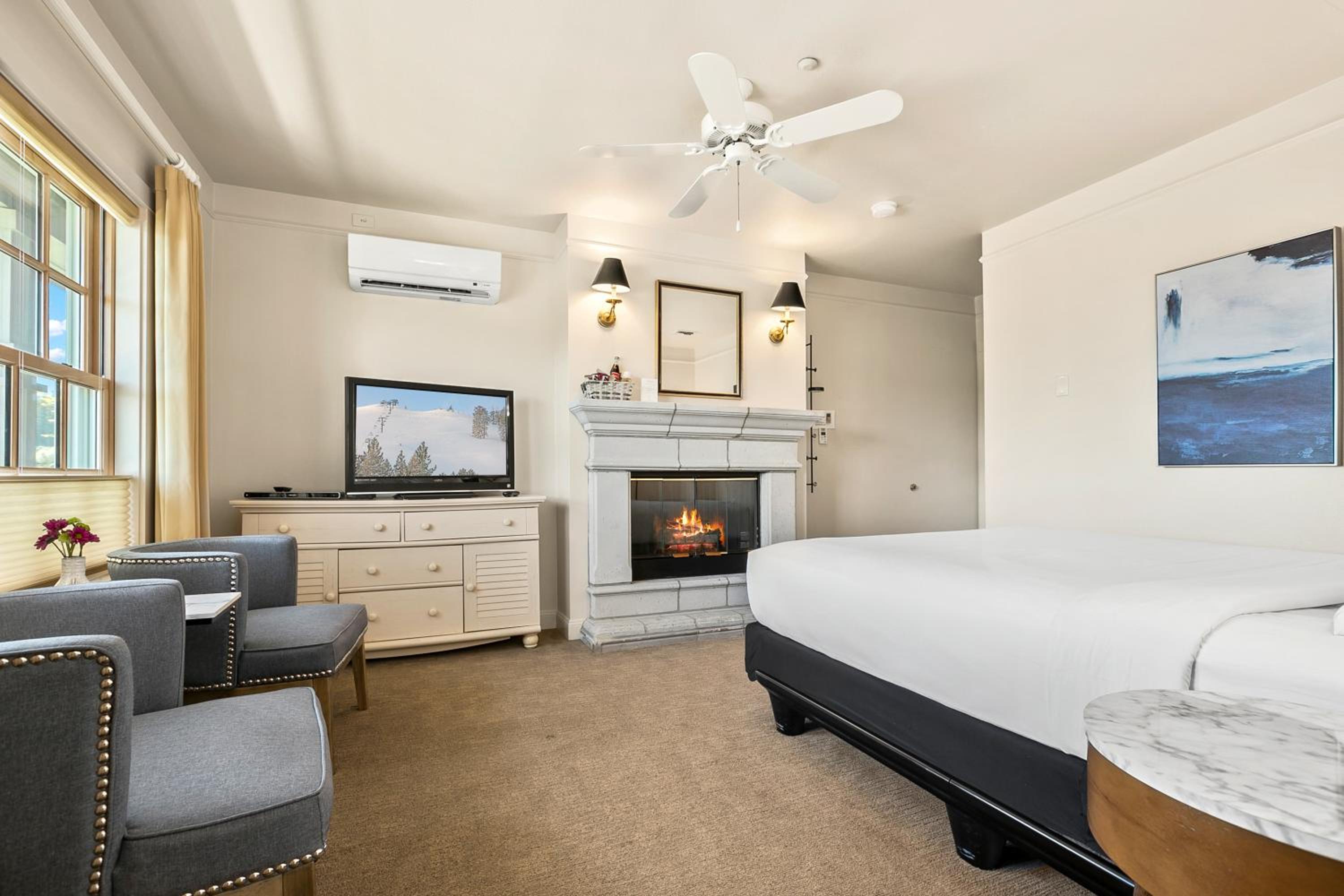 Queen Room photo 2