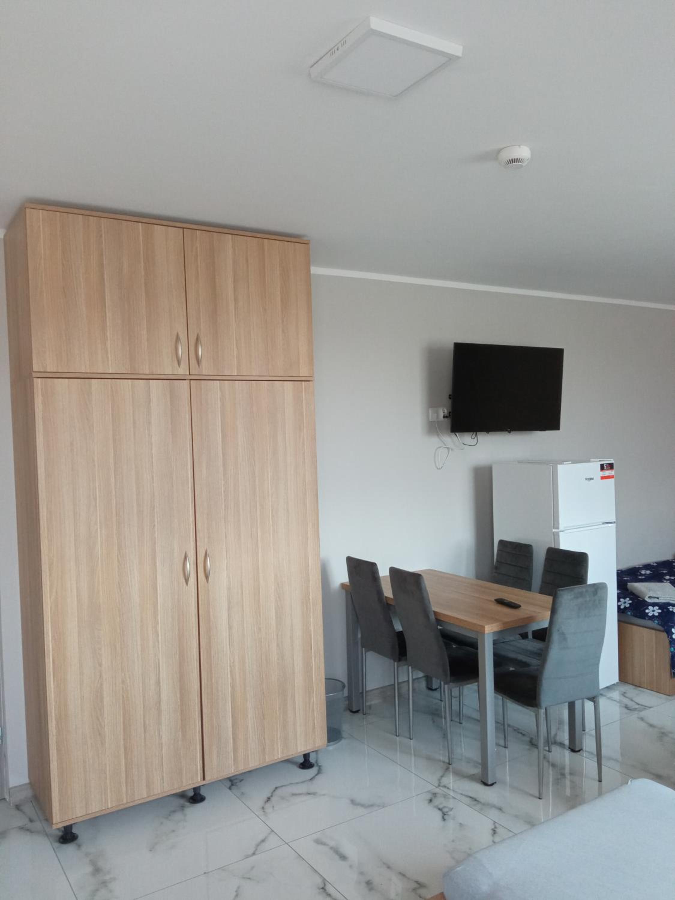 Family Room with Private Bathroom - Photo 13