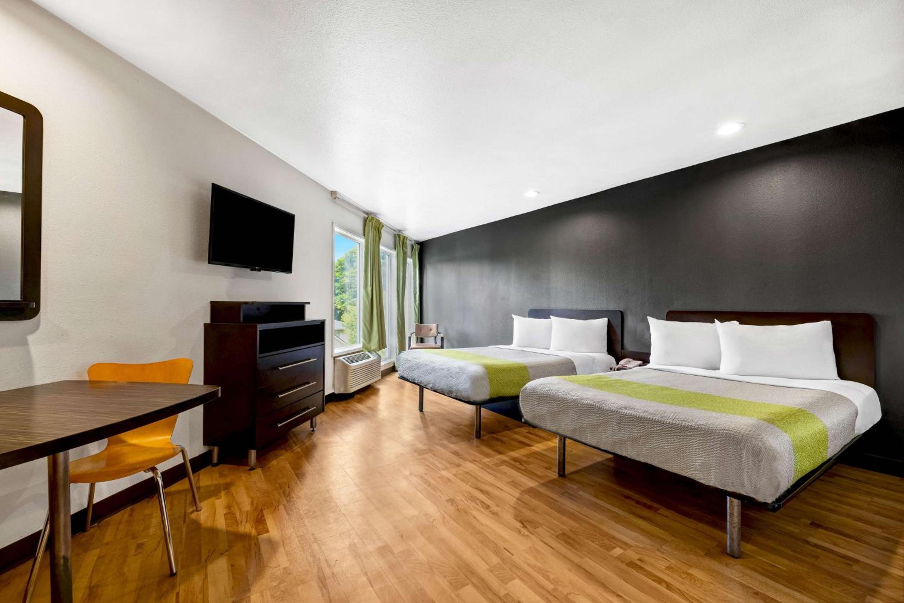Deluxe Quadruple Room - Non-Smoking - Photo 3