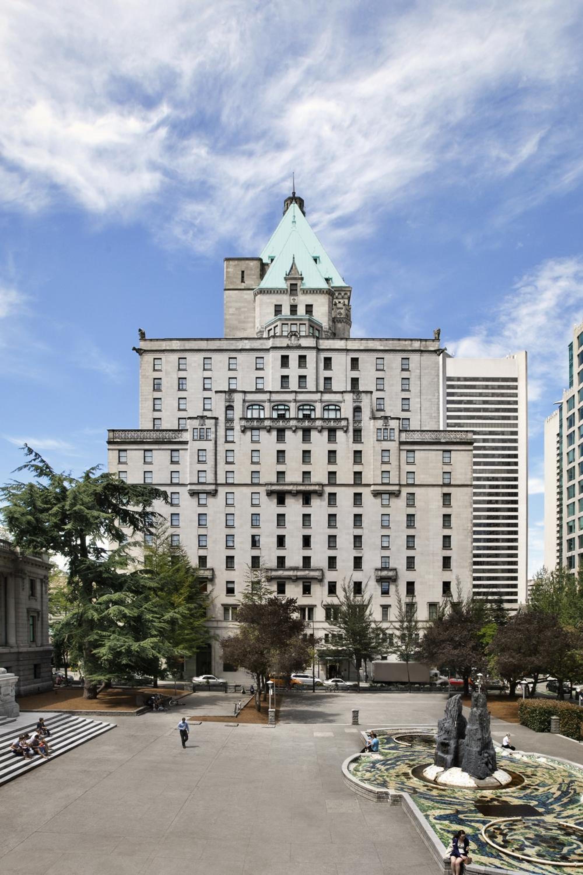 Fairmont Room with Two Queen Beds thumbnail 5