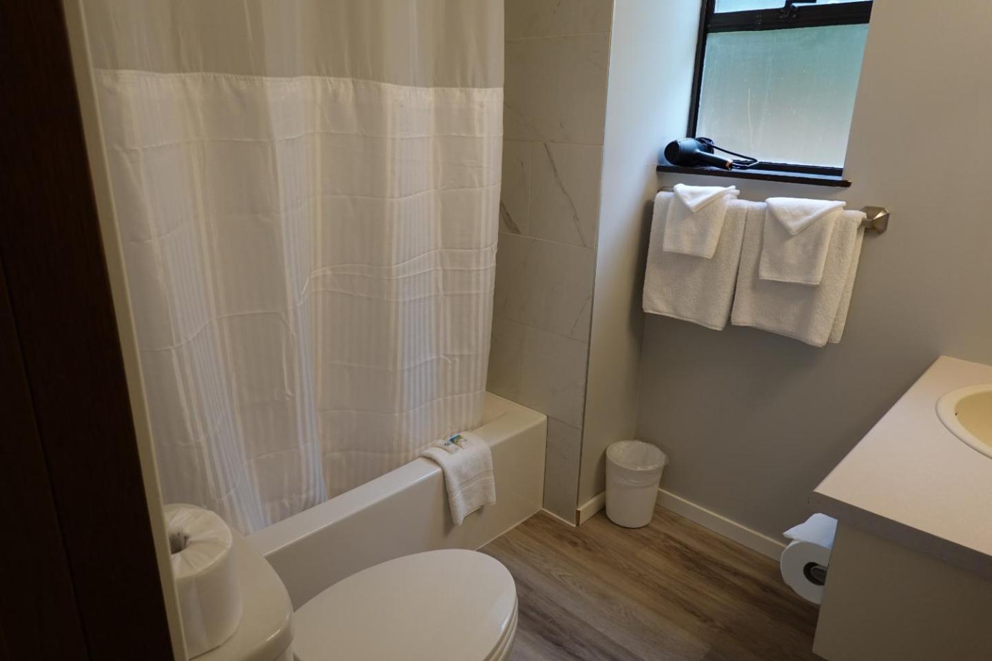 Deluxe Queen Room with Two Queen Beds photo 1