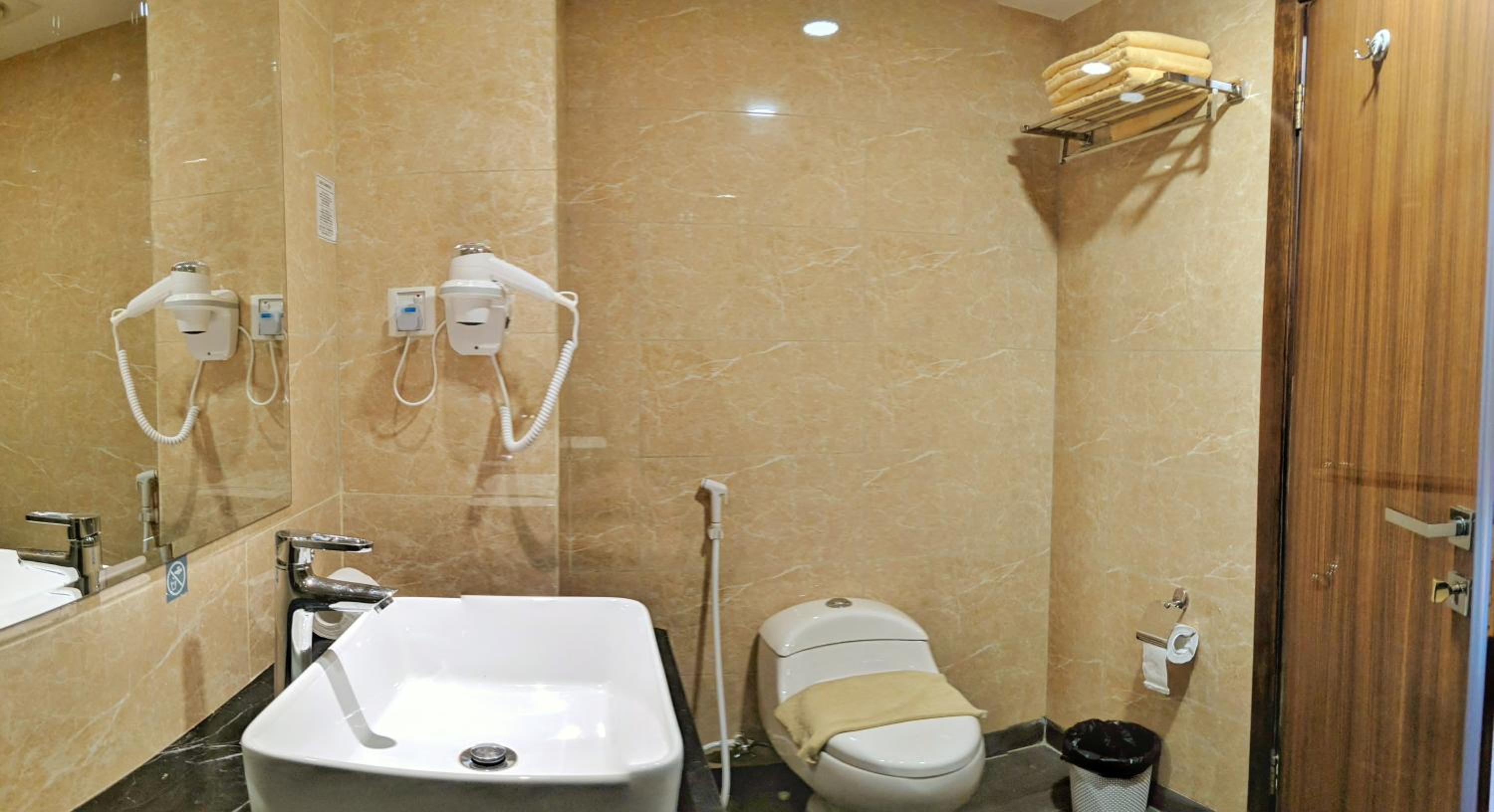 Studio Apartment - Photo 16