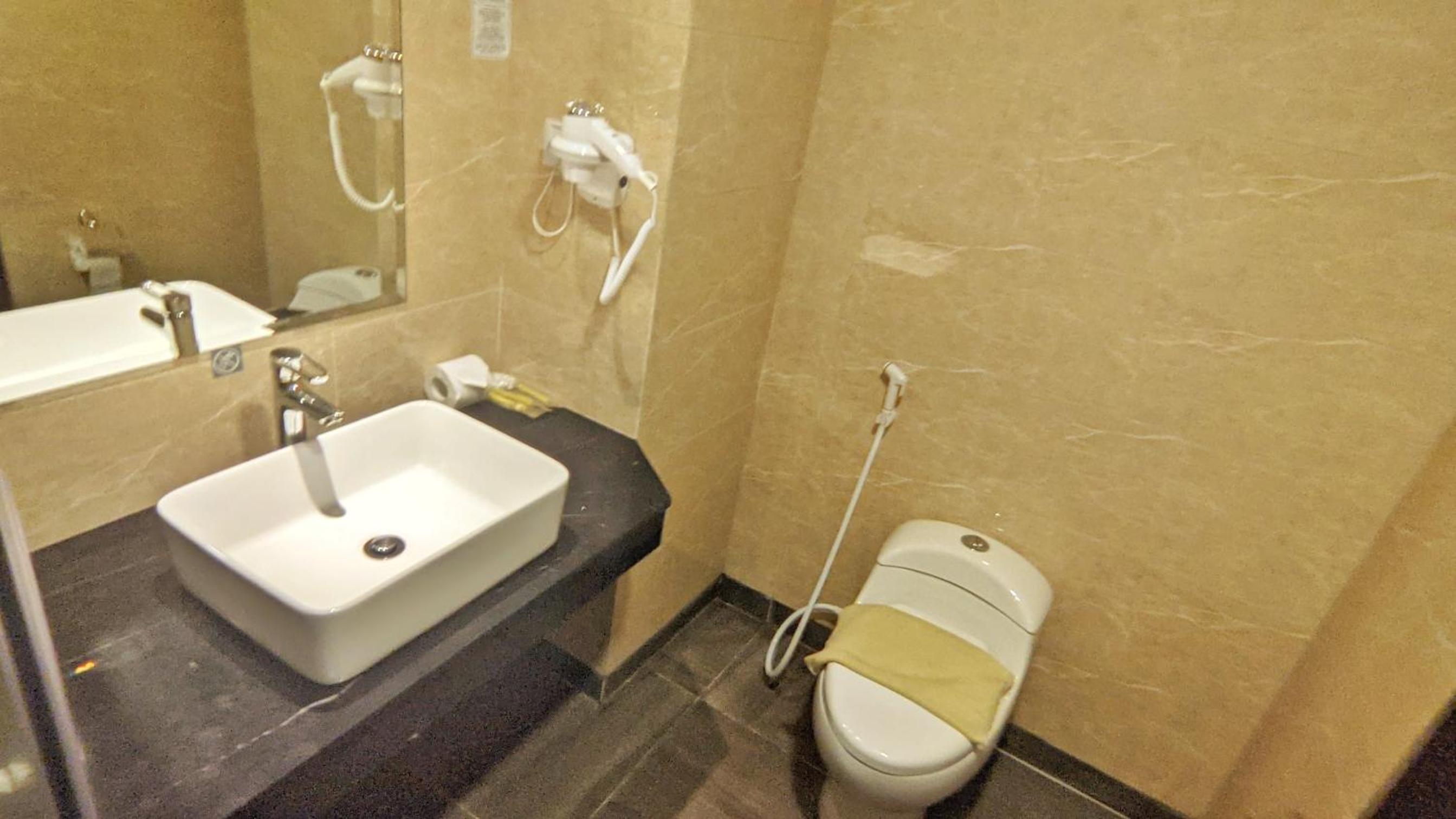 Studio Apartment - Photo 15