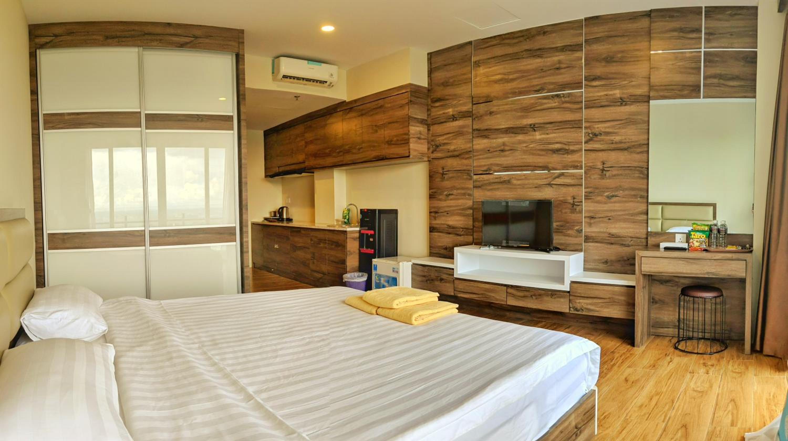 Studio Apartment - Photo 14