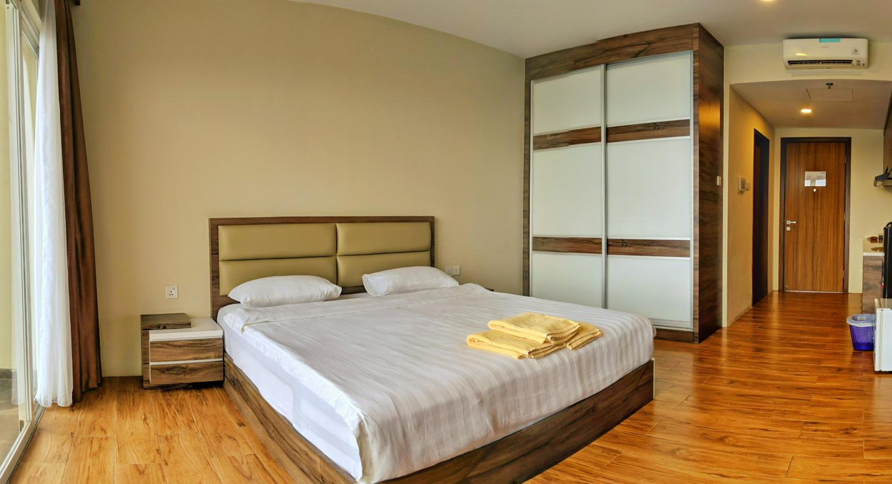 Studio Apartment - Photo 12
