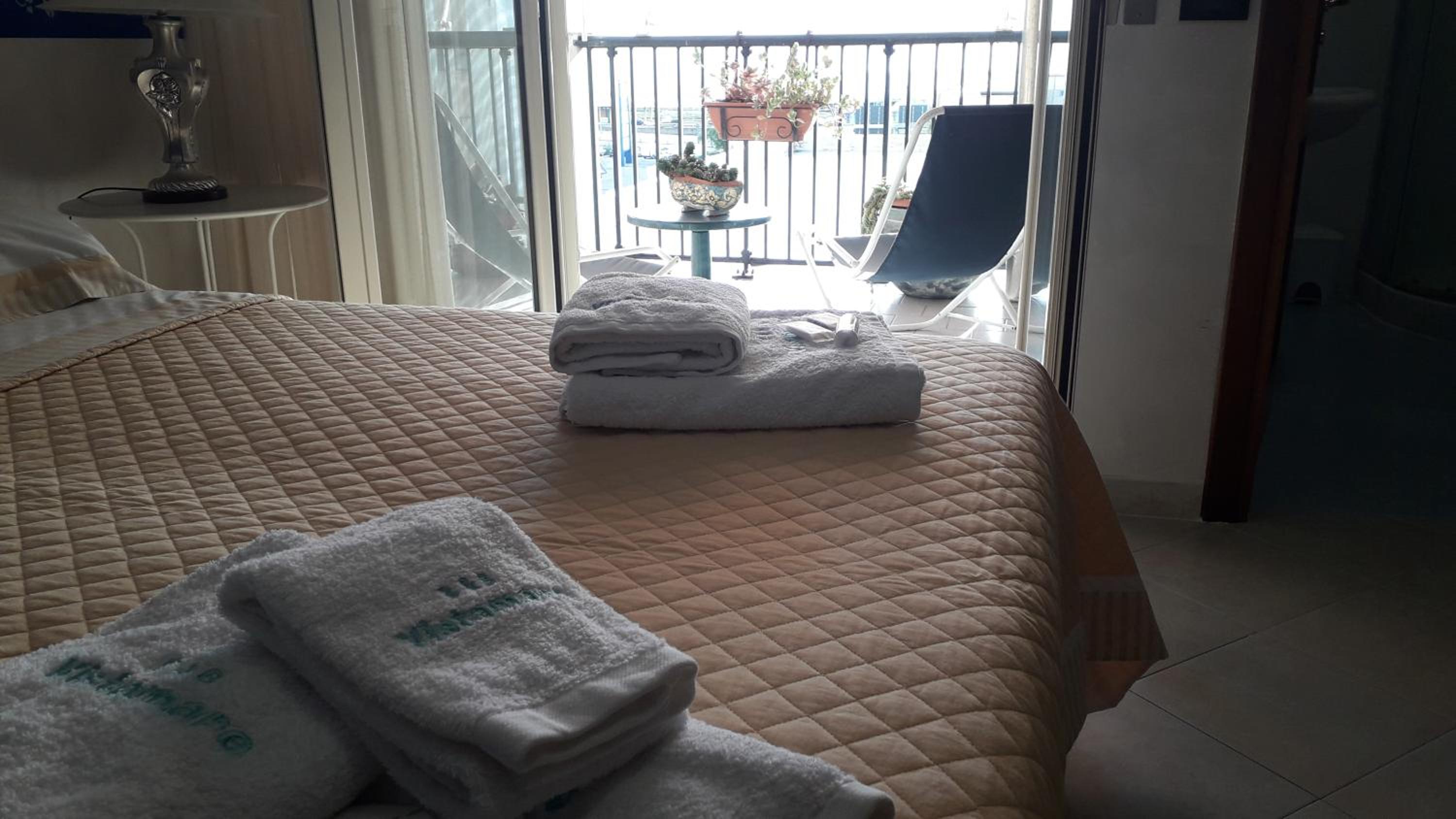 Superior Triple Room with Sea View - Photo 30