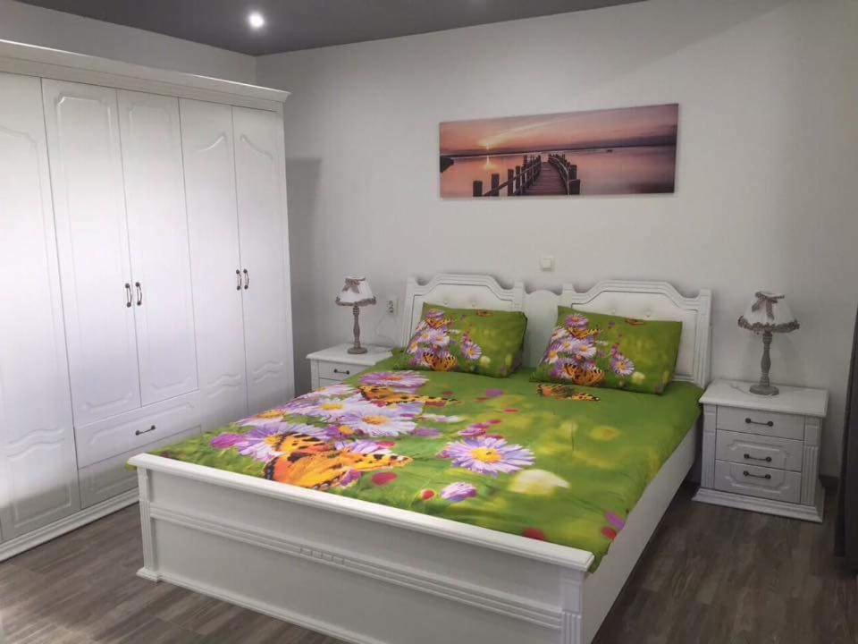 One-Bedroom Apartment with Sea View photo 1