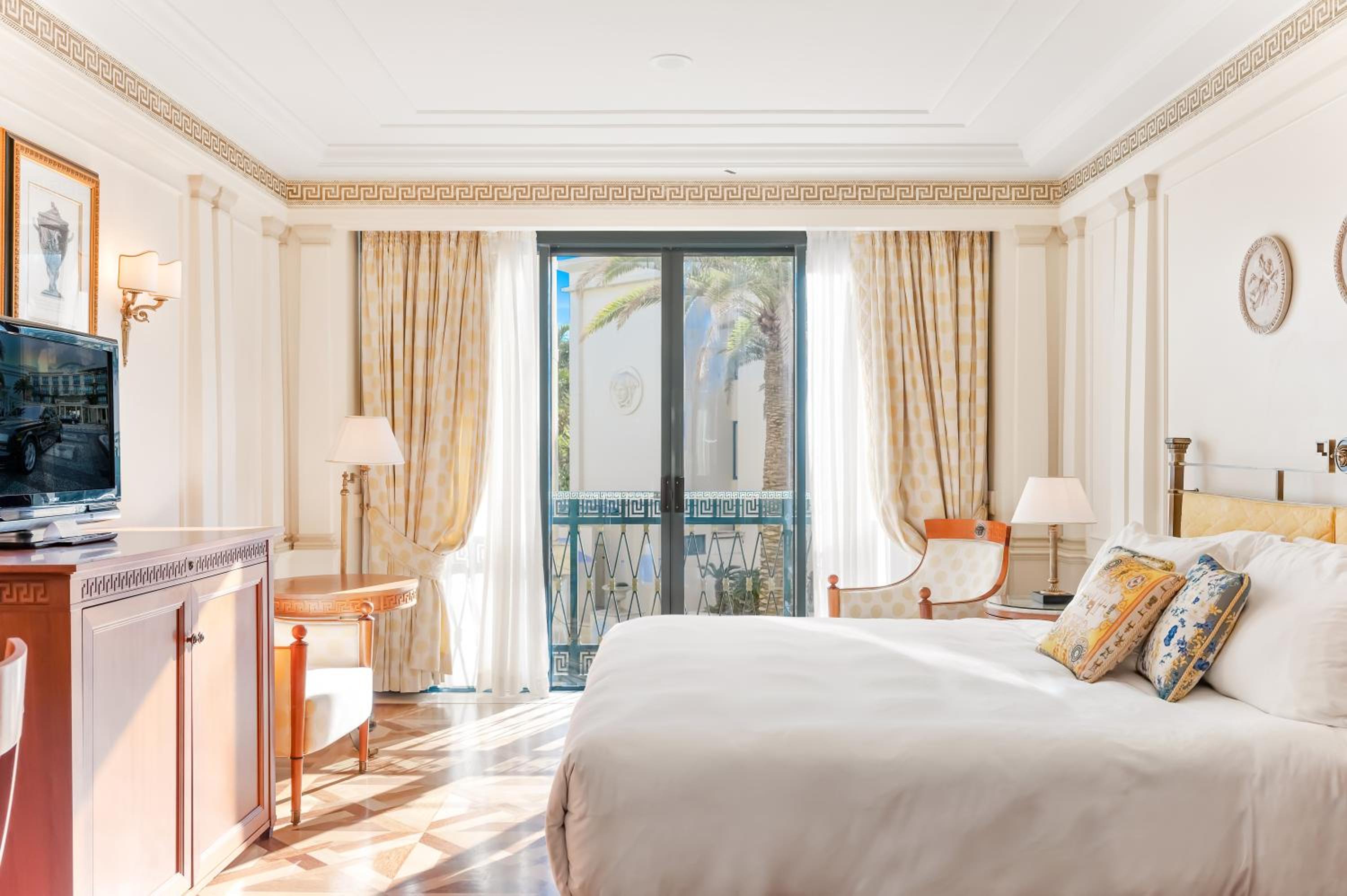 Lagoon King Room