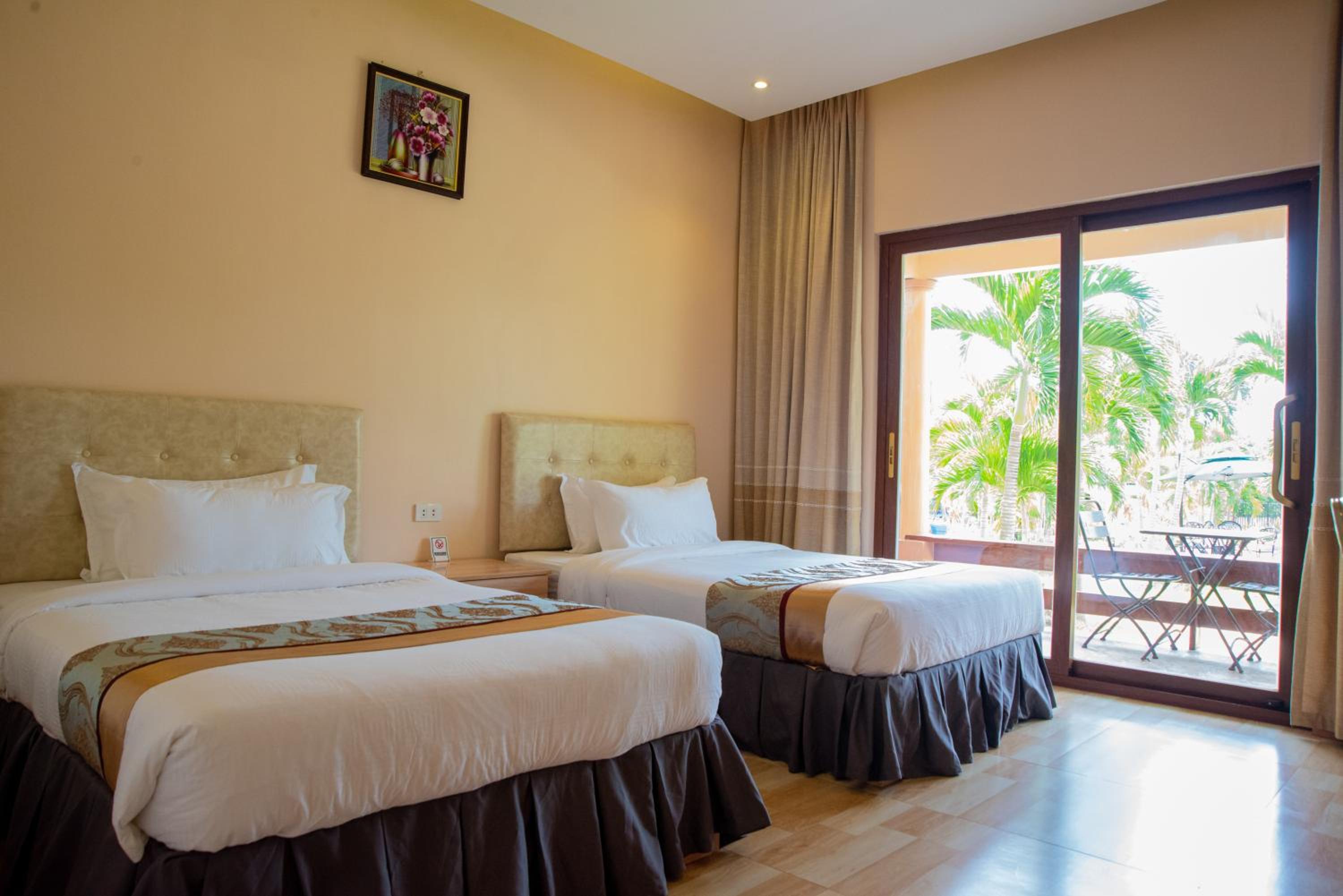 Deluxe Double or Twin Room with Pool Access - Photo 10