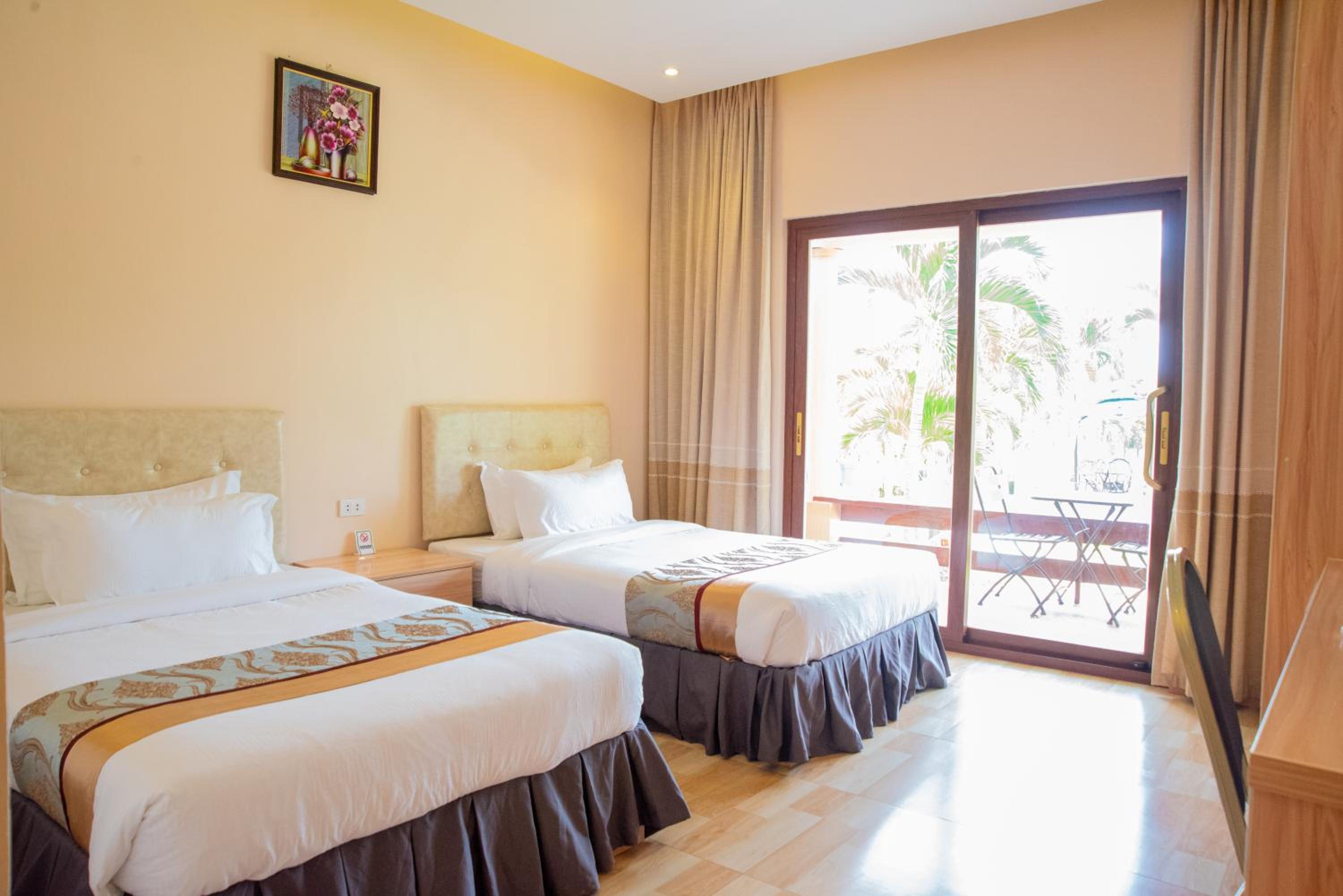 Deluxe Double or Twin Room with Pool Access - Photo 11