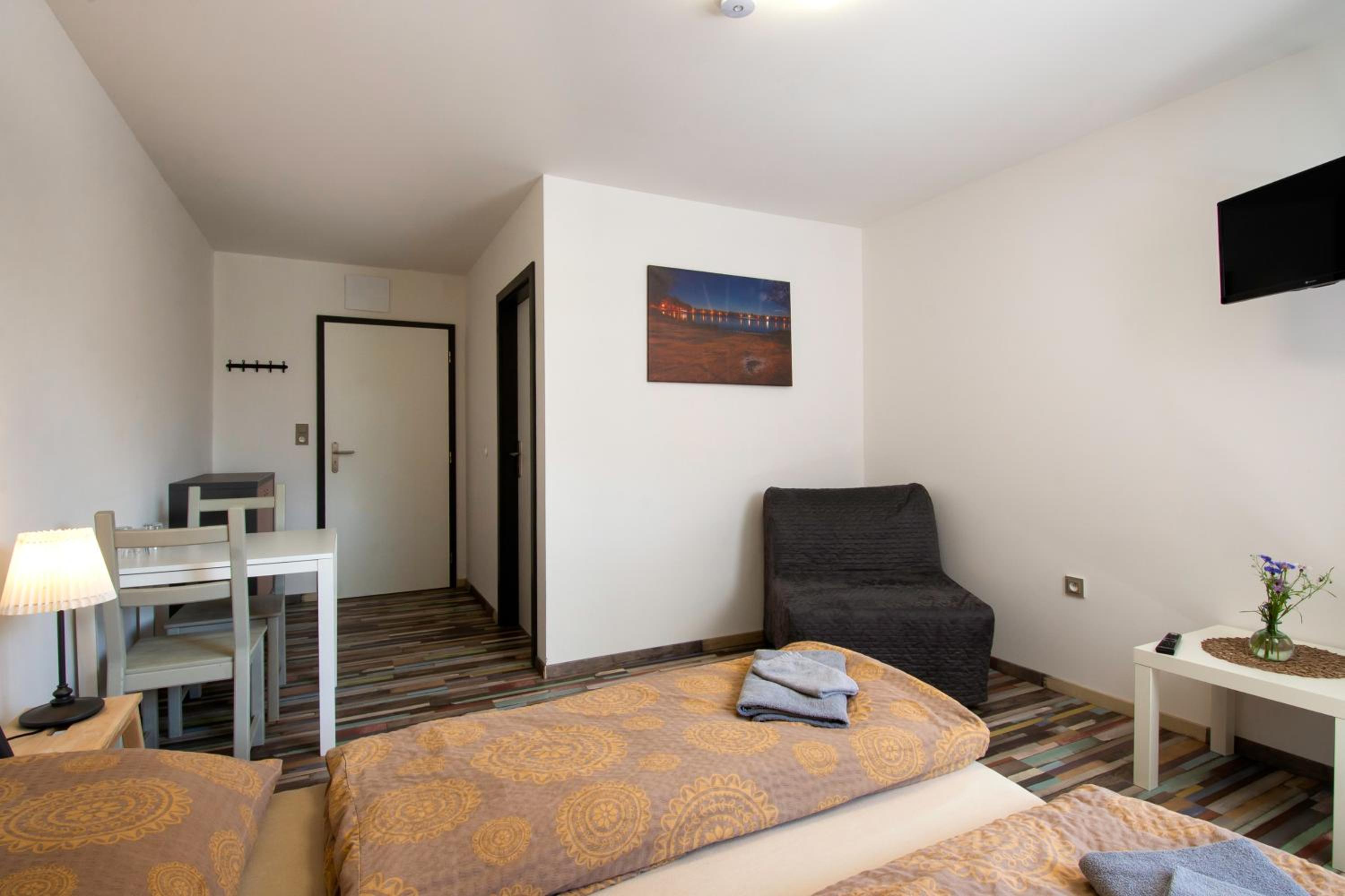 Double Room with Private Bathroom 4 - Photo 2