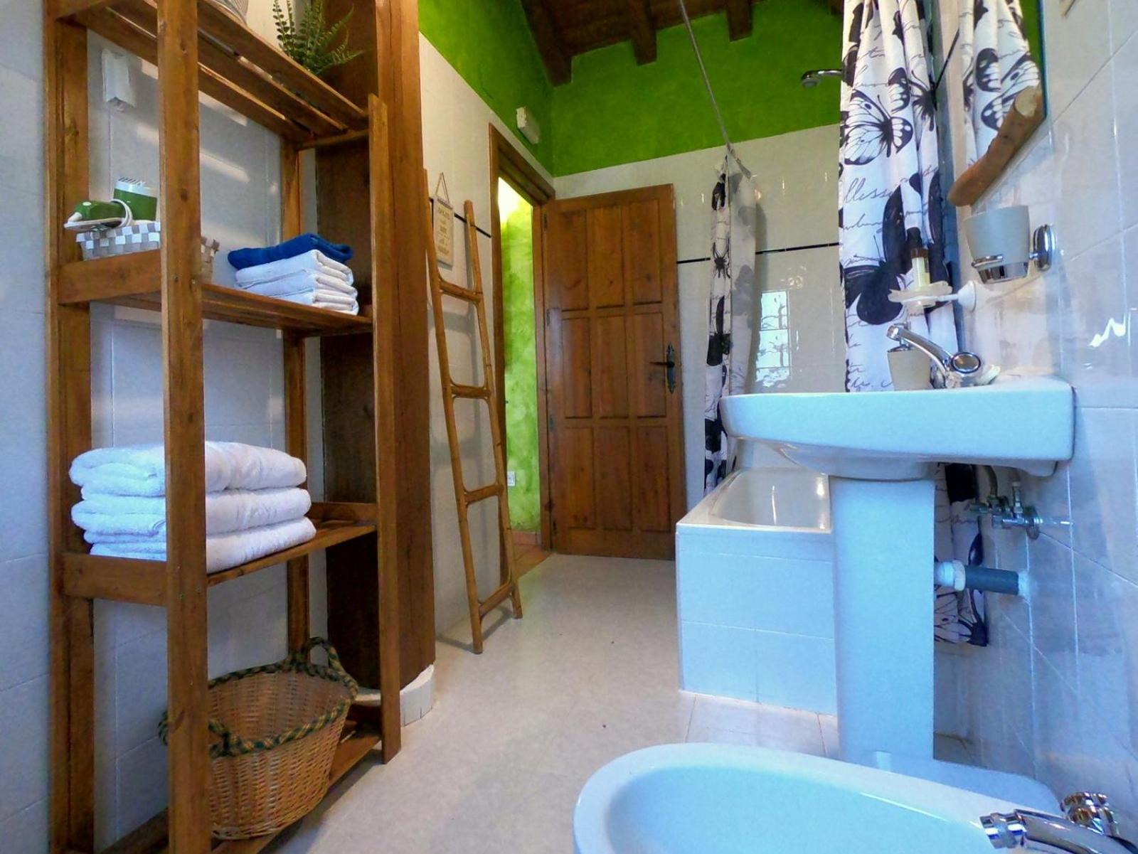 Family Room with Bathroom photo 3