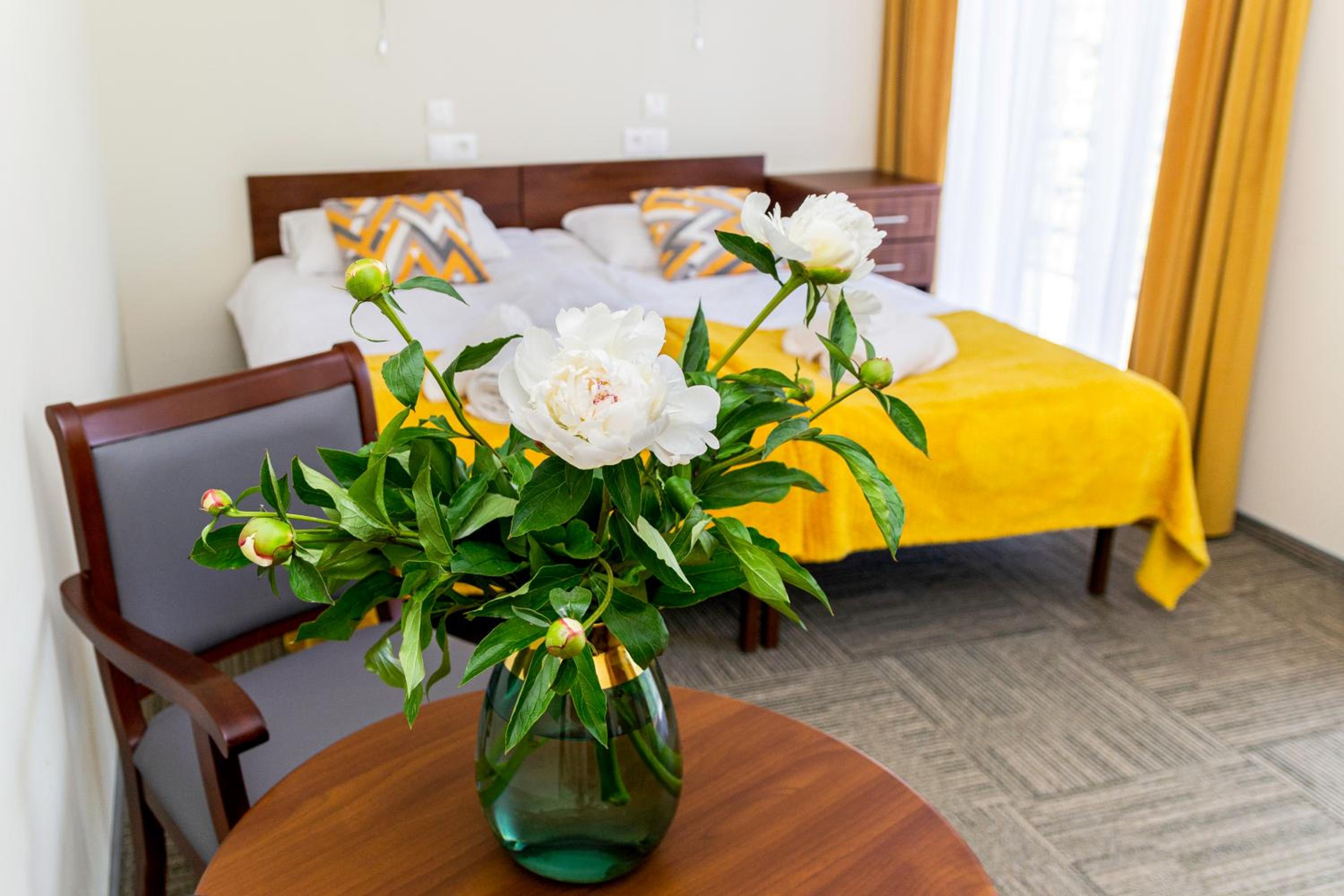 Large Double Room - Photo 2