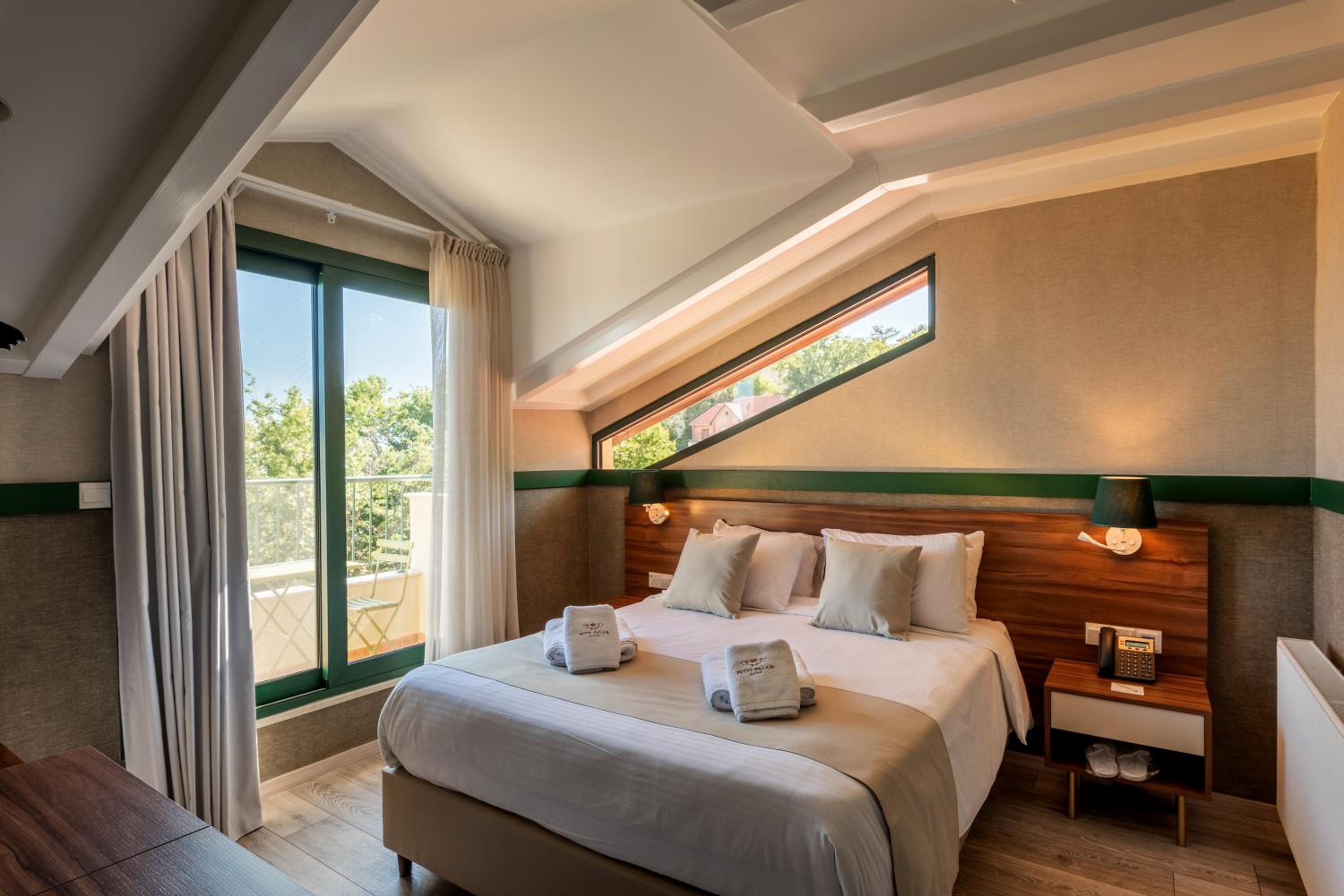 Queen One-Bedroom Suite - Photo 10