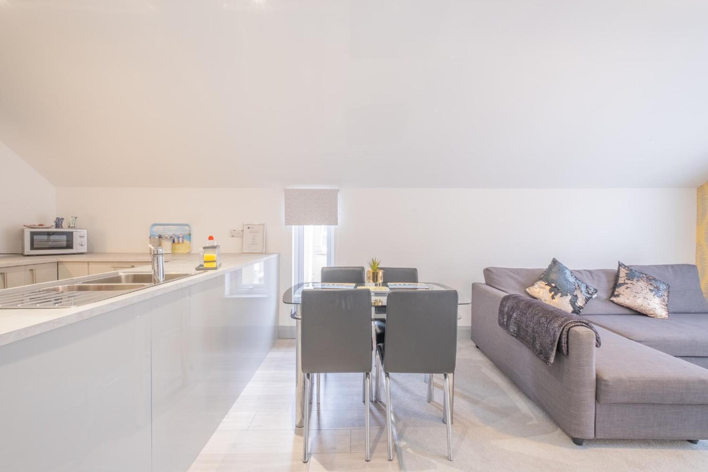 One-Bedroom Apartment - Photo 5