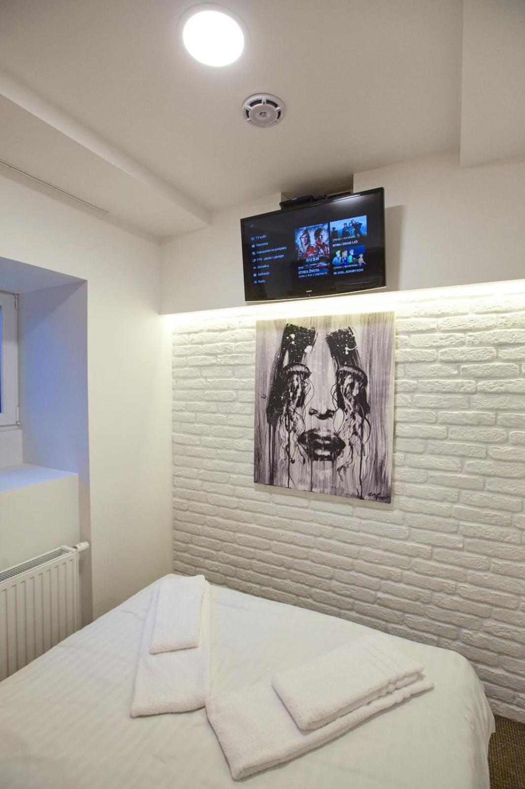 Deluxe Double Room with Shower - Photo 1
