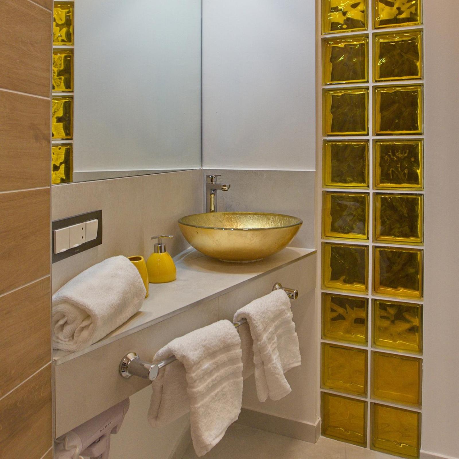 Deluxe Double Room with Shower - Photo 9