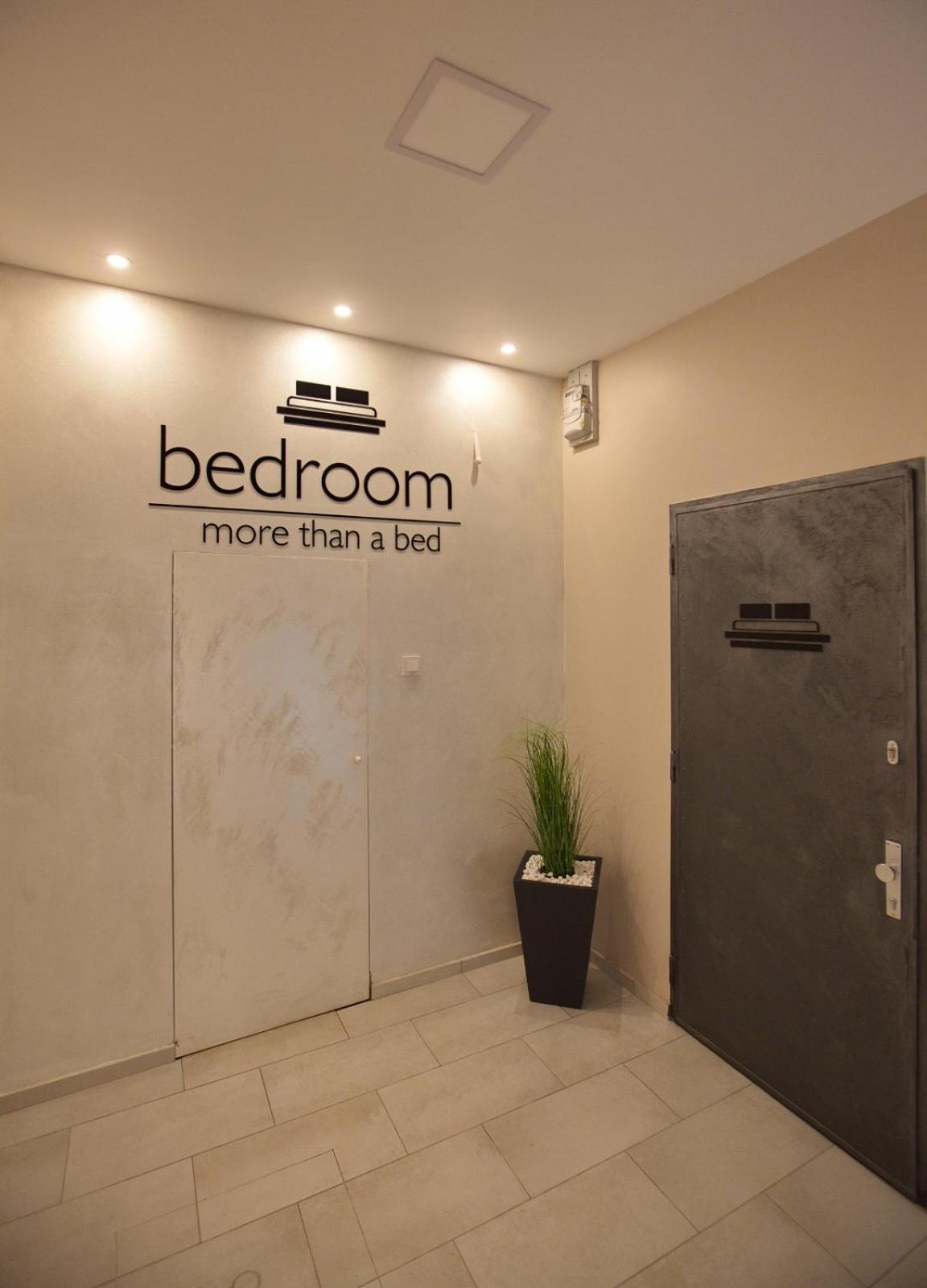 Deluxe Double Room with Bath - Photo 8