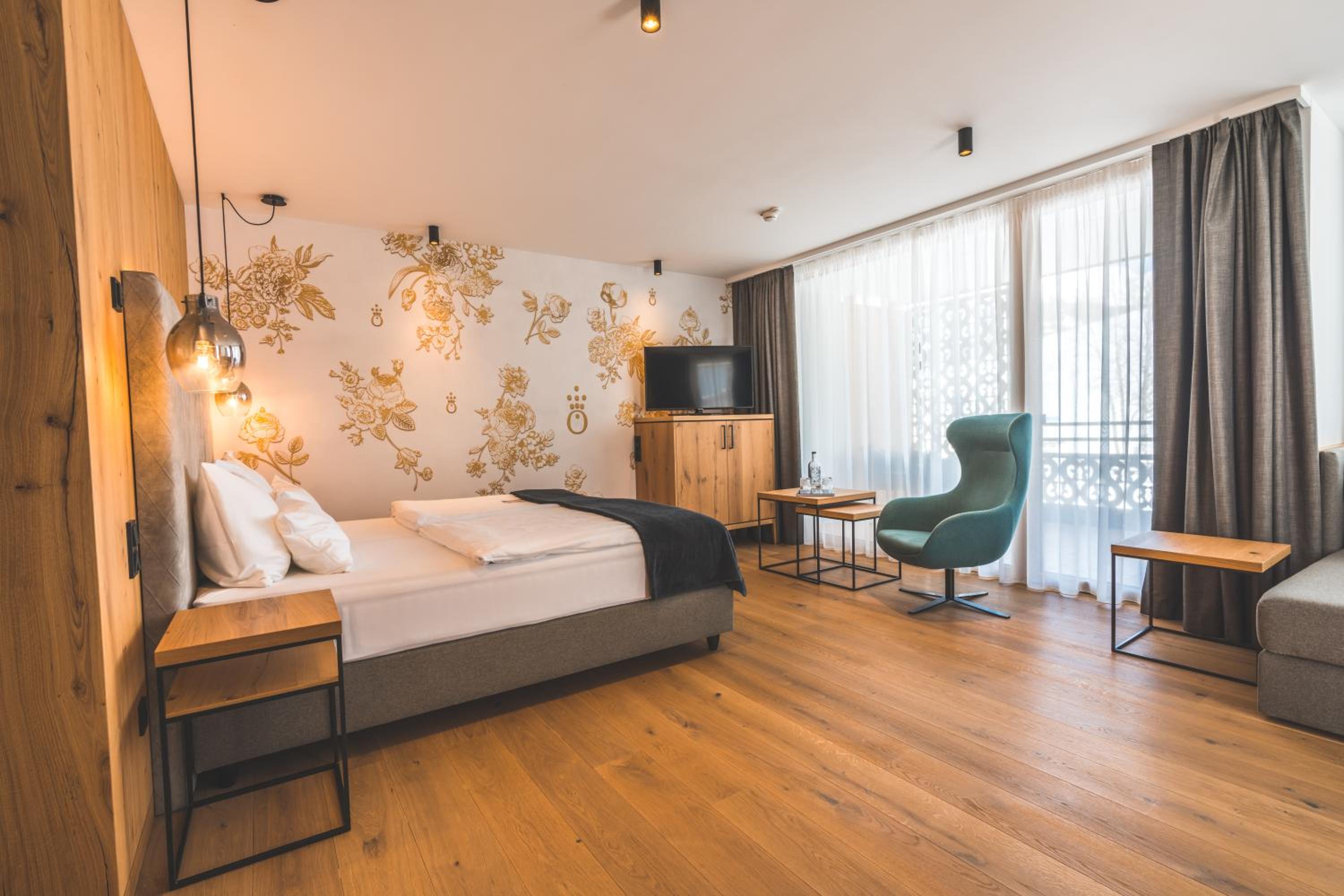 Superior Suite - Photo 5