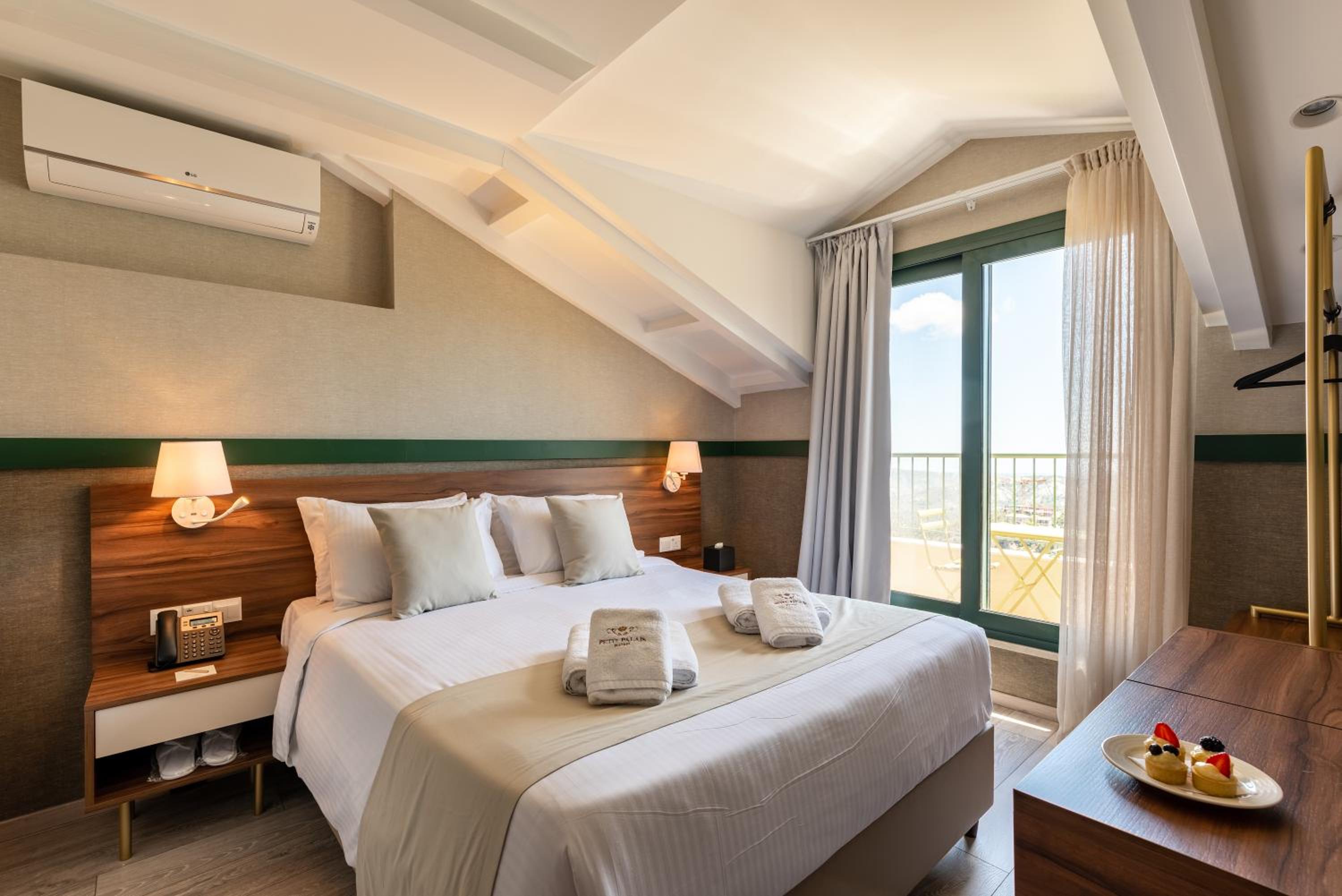 King Two-Bedroom Suite - Photo 3