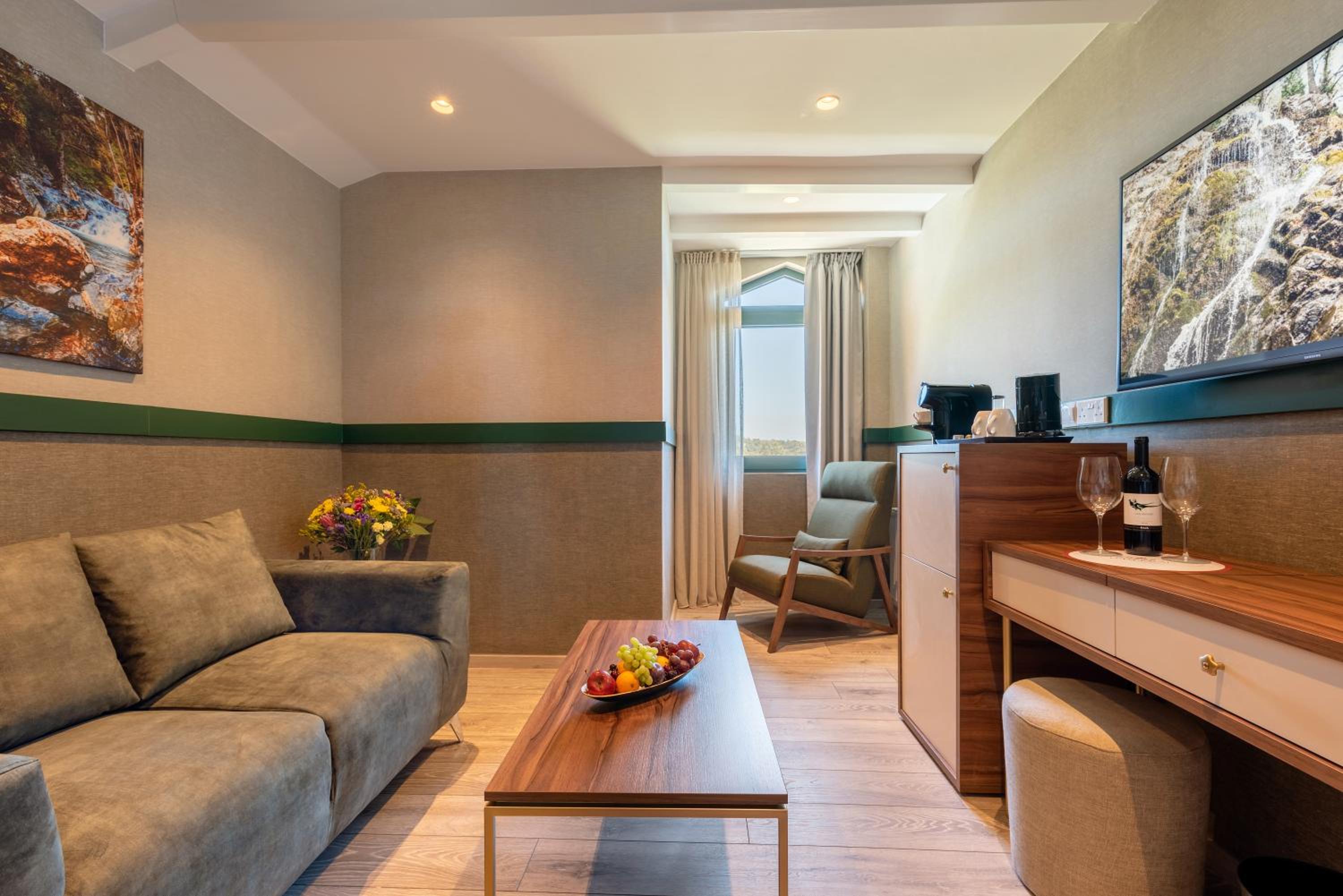 King Two-Bedroom Suite - Photo 12